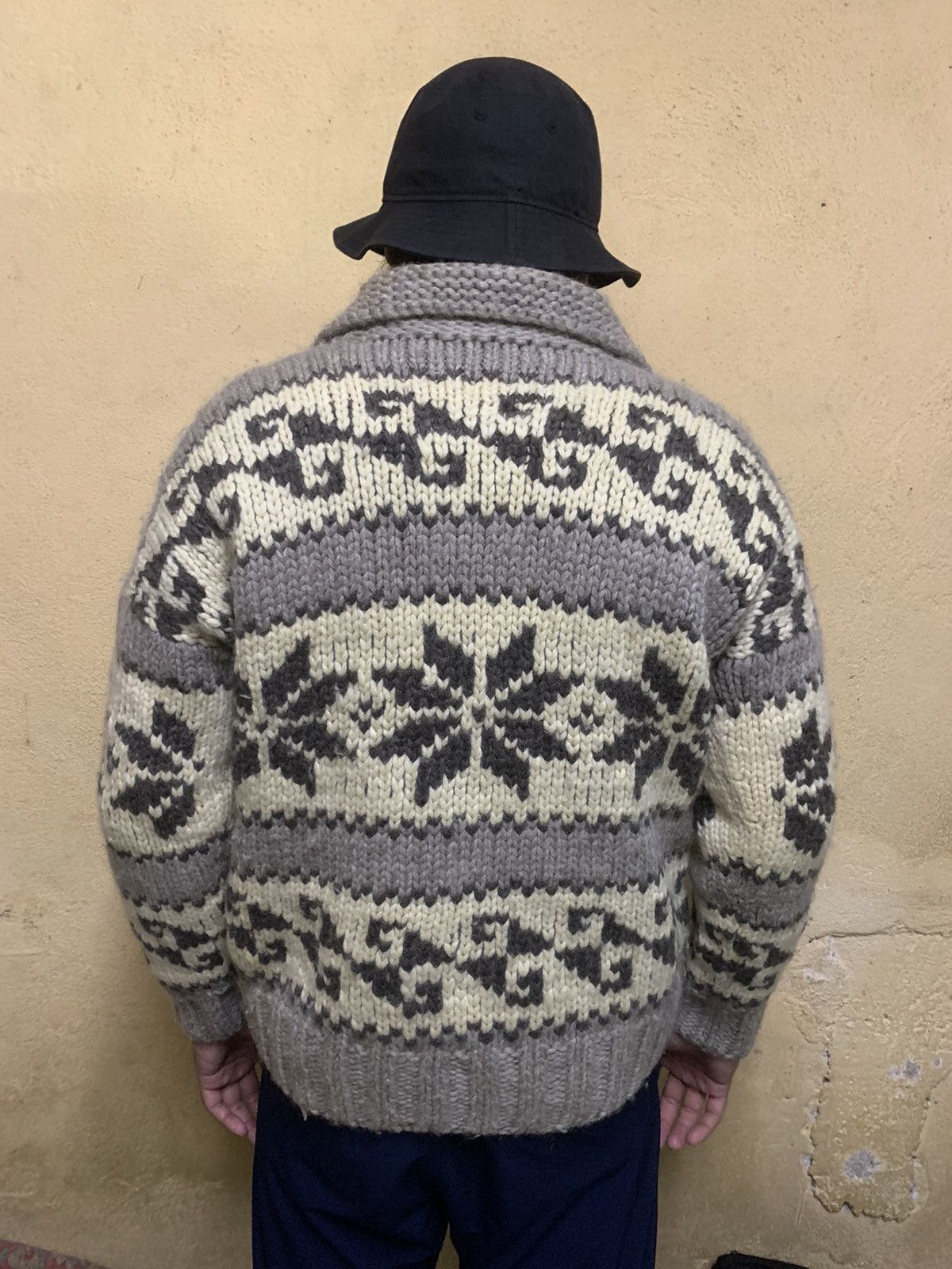 Vintage Vintage Cowichan sweater - unbranded Size US M / EU 48-50 / 2 - 9 Thumbnail