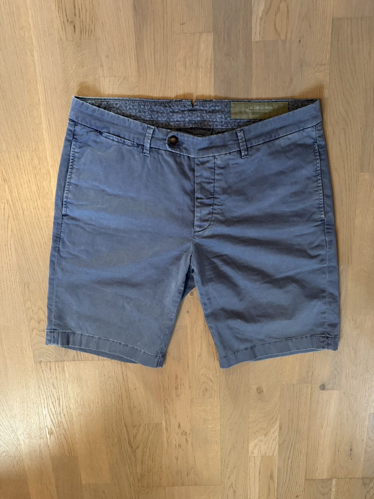 Jacob Cohen JACOB COHEN SHORTS see REAL SIZES IN PHOTOS BY TAPE MEASURE Size US 35 - 2 Thumbnail