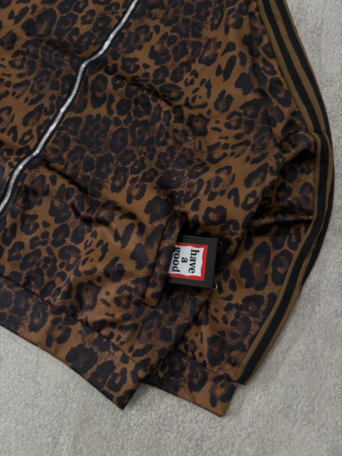 Other LEOPARD TRACKTOP 3STRIP by Double T Size US XL / EU 56 / 4 - 3 Thumbnail