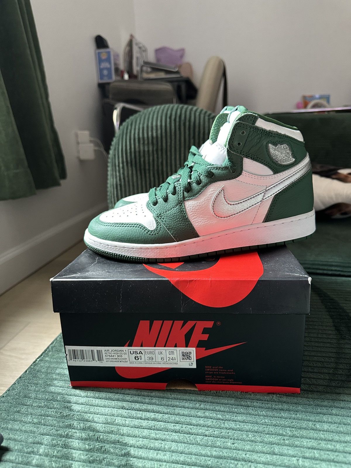 Jordan Brand × Nike Air Jordan 1 Retro George Green Size US 6.5 / EU 39-40 - 3 Thumbnail