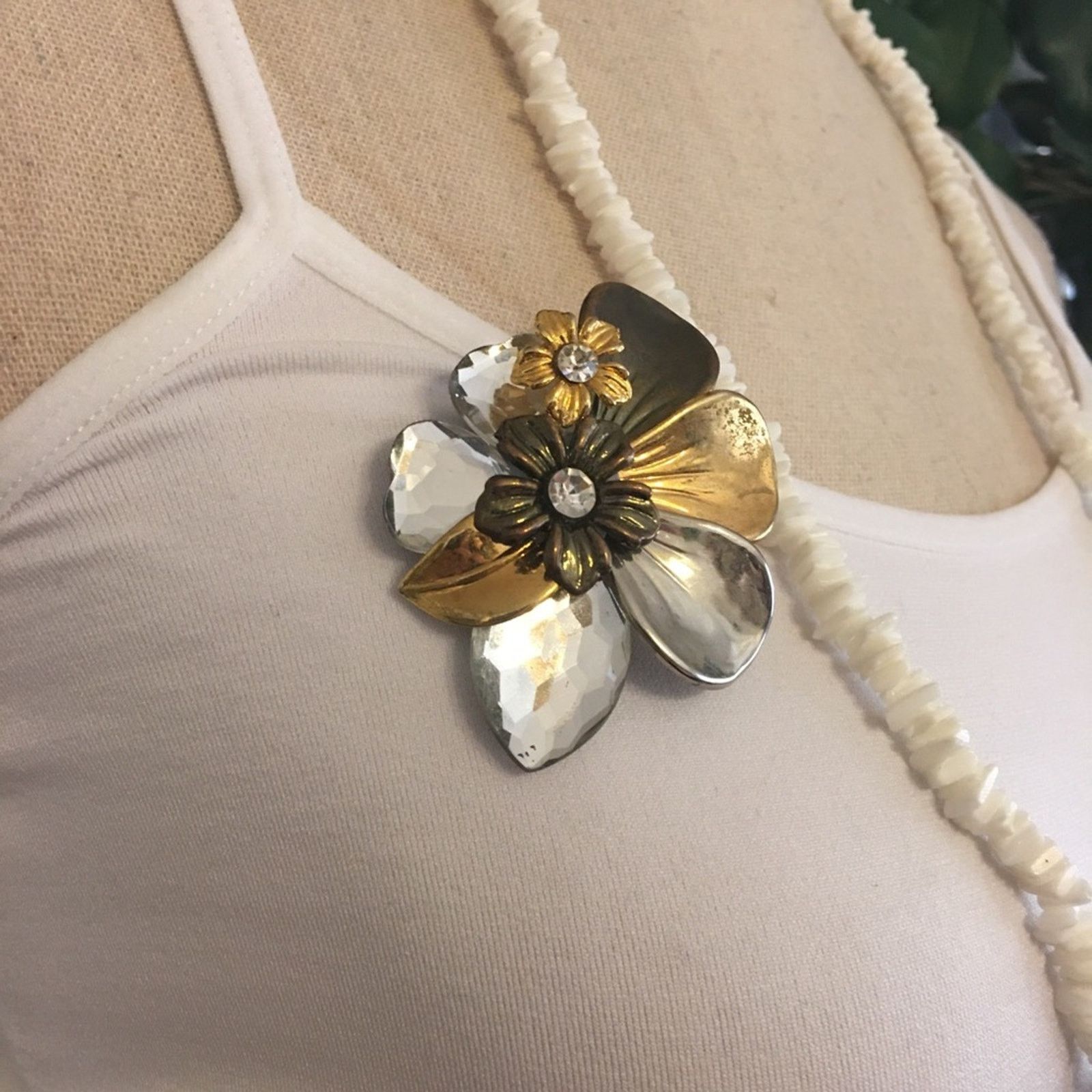 Vintage Vintage 80s plastic gem flower brooch pin Size ONE SIZE - 3 Thumbnail
