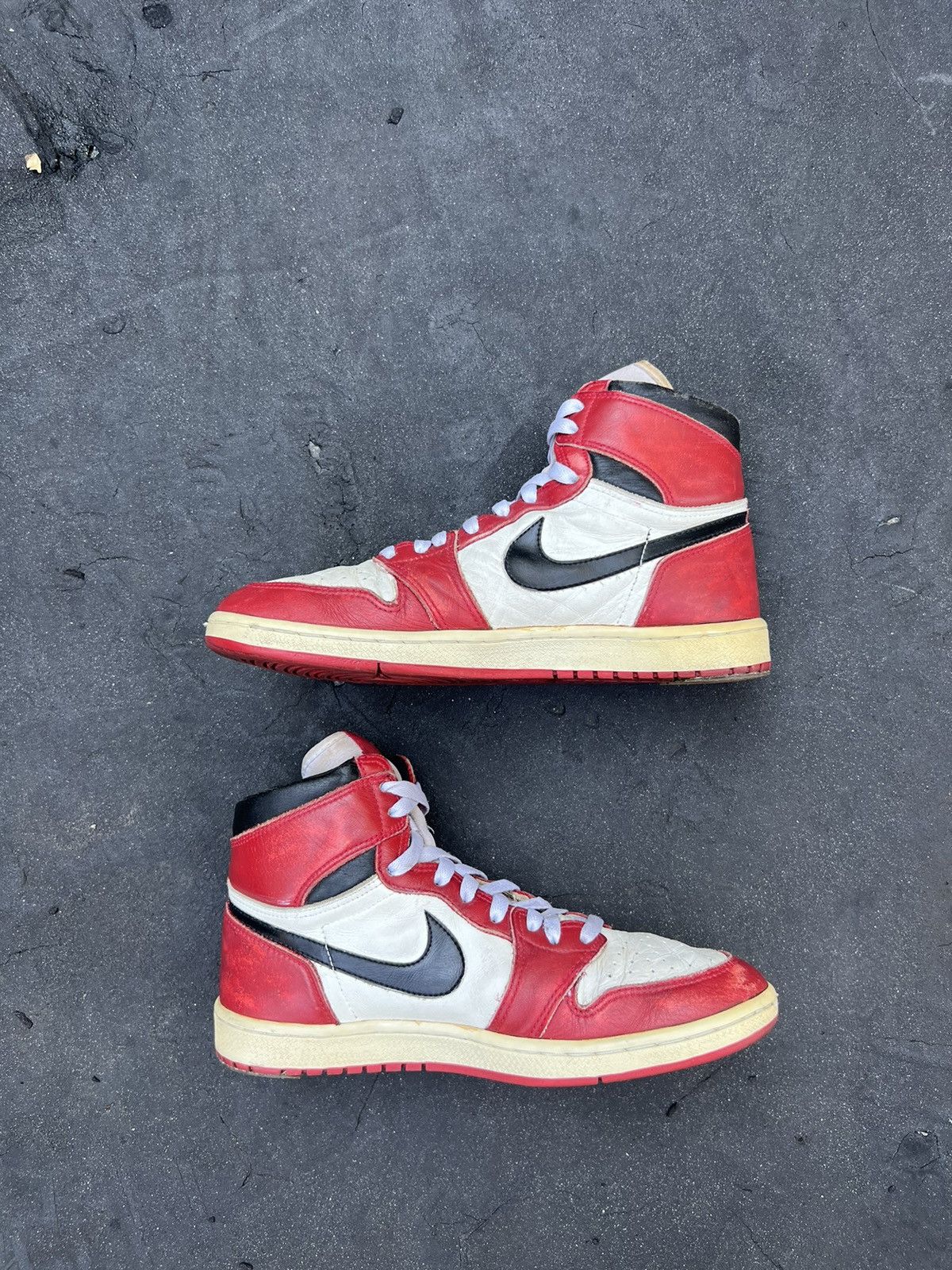 Jordan Brand Jordan 1 OG 1985 Chicago Size US 9.5 / EU 42-43 - 3 Thumbnail