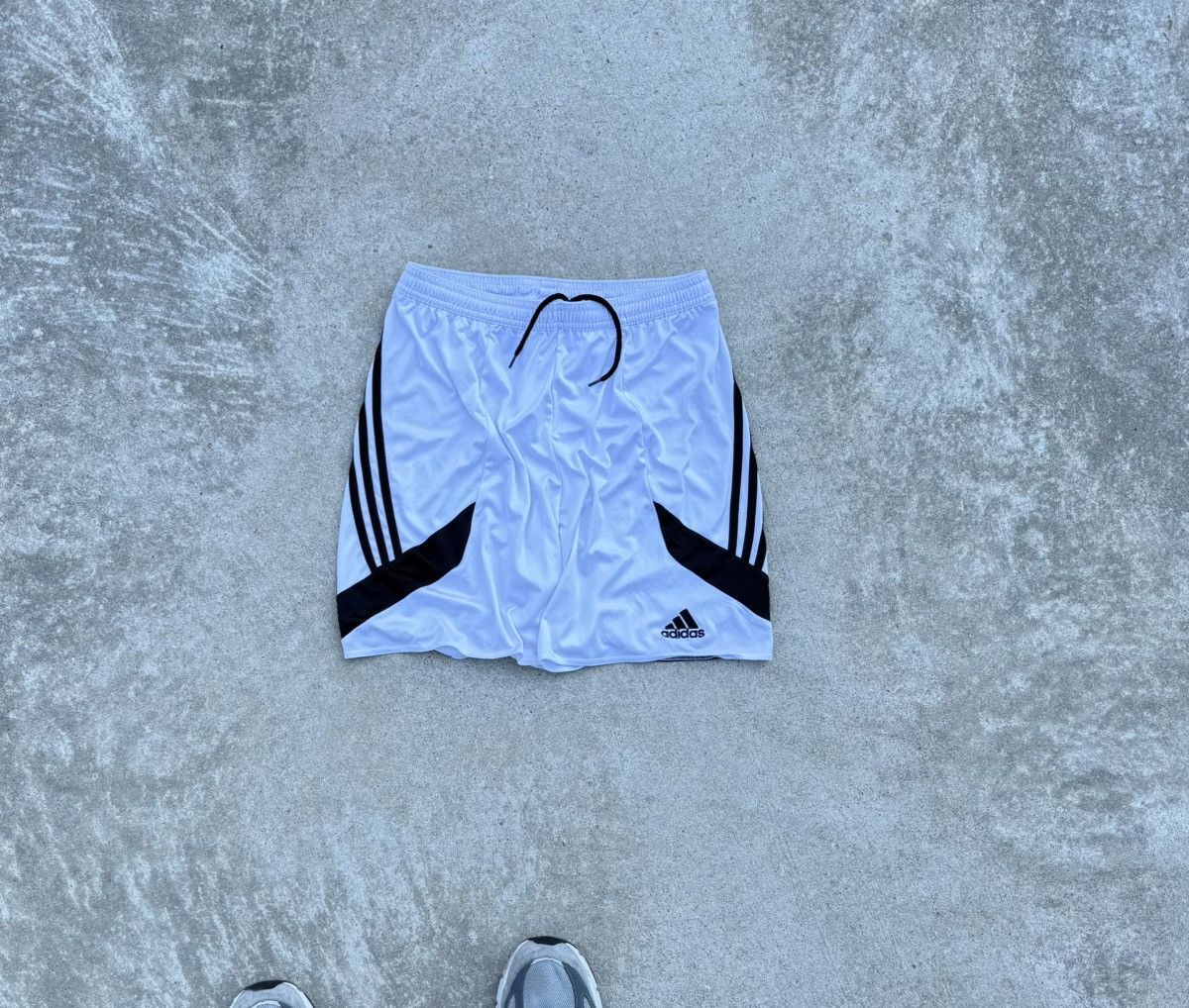 Adidas Vintage Adidas Y2K avantgarde streetwear shorts Size US 30 / EU 46 - 3 Thumbnail