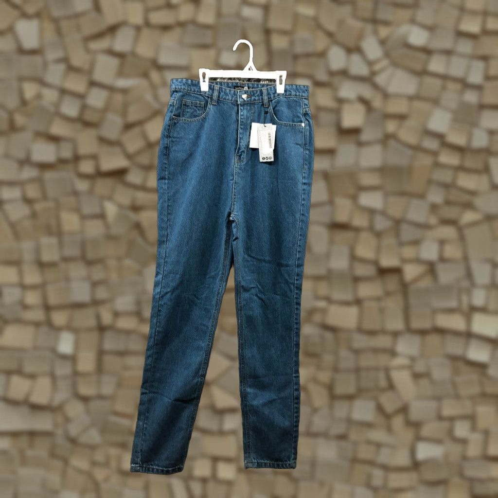 Boohoo Boohoo High Rise Mom Jeans Size 8 Tall Womens Dark Wash Blue Denim Jeans Size 30" / US 8 / IT 44 - 1 Thumbnail