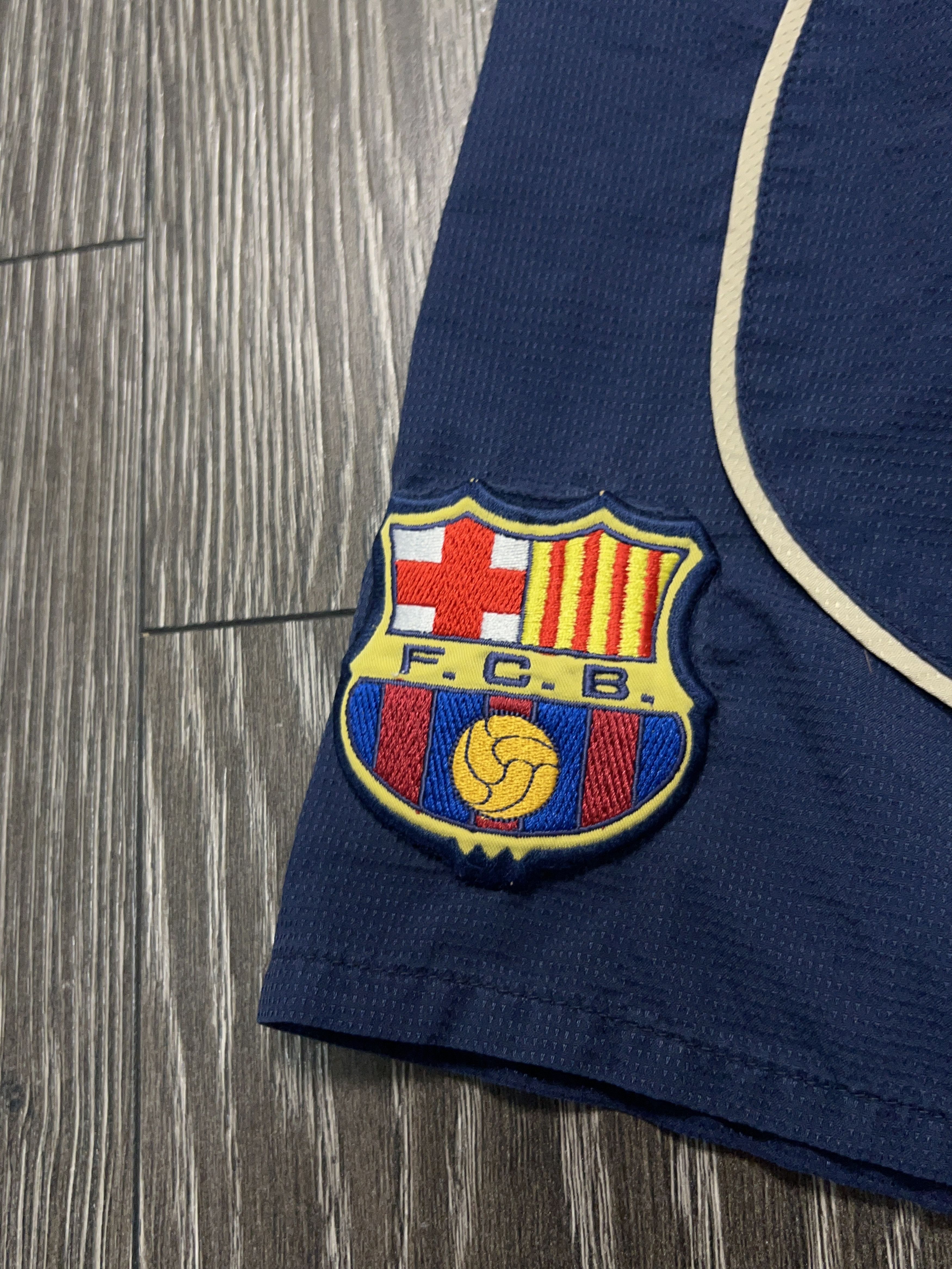 Nike Vintage Mens Nike Barcelona FC Blue Football Soccer Shorts L Size US 36 / EU 52 - 2 Thumbnail