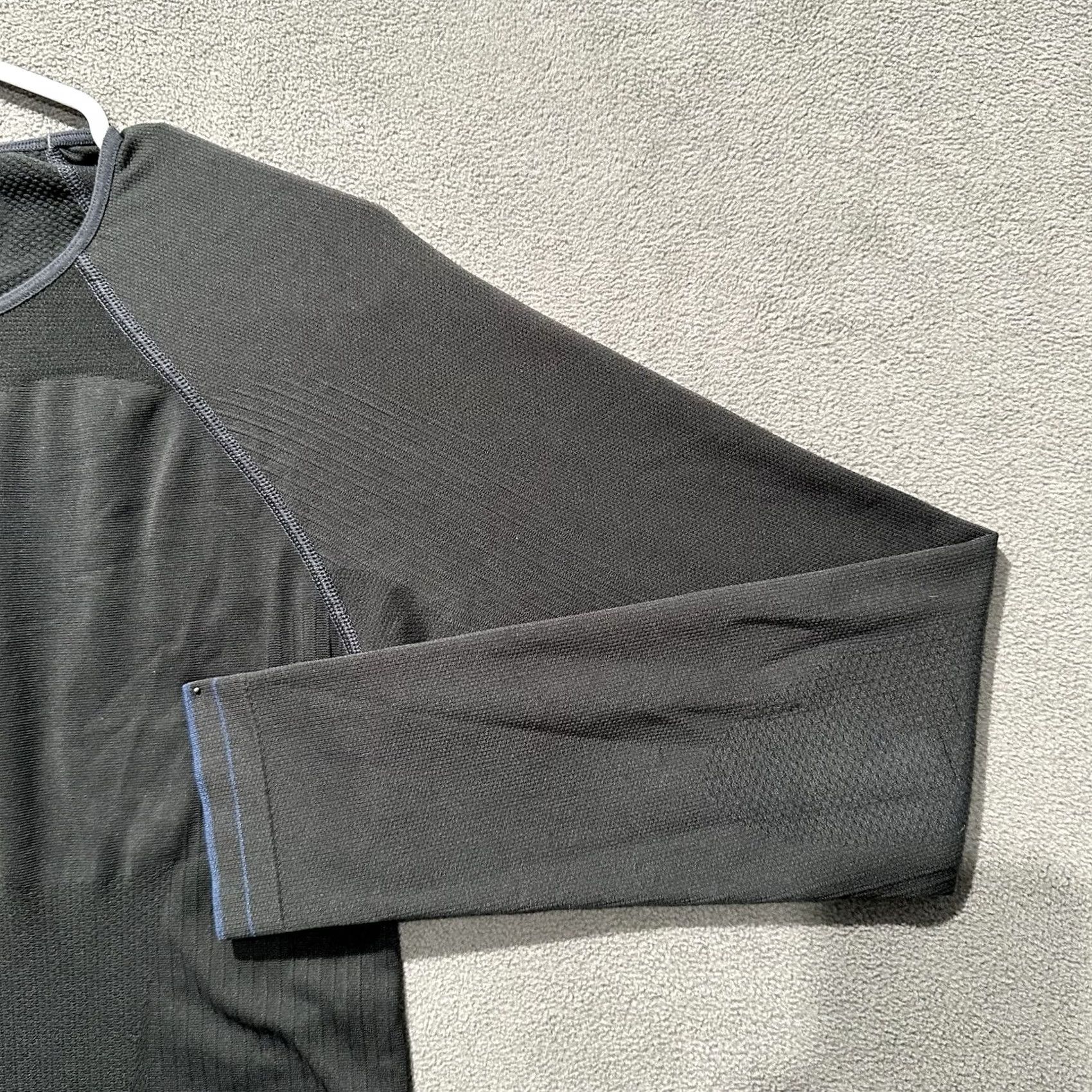 Patagonia VINTAGE Patagonia Capilene Shirt Womens XS Charcoal Gray Long Sleeve Base Layer Stretch Size XS / US 0-2 / IT 36-38 - 5 Thumbnail