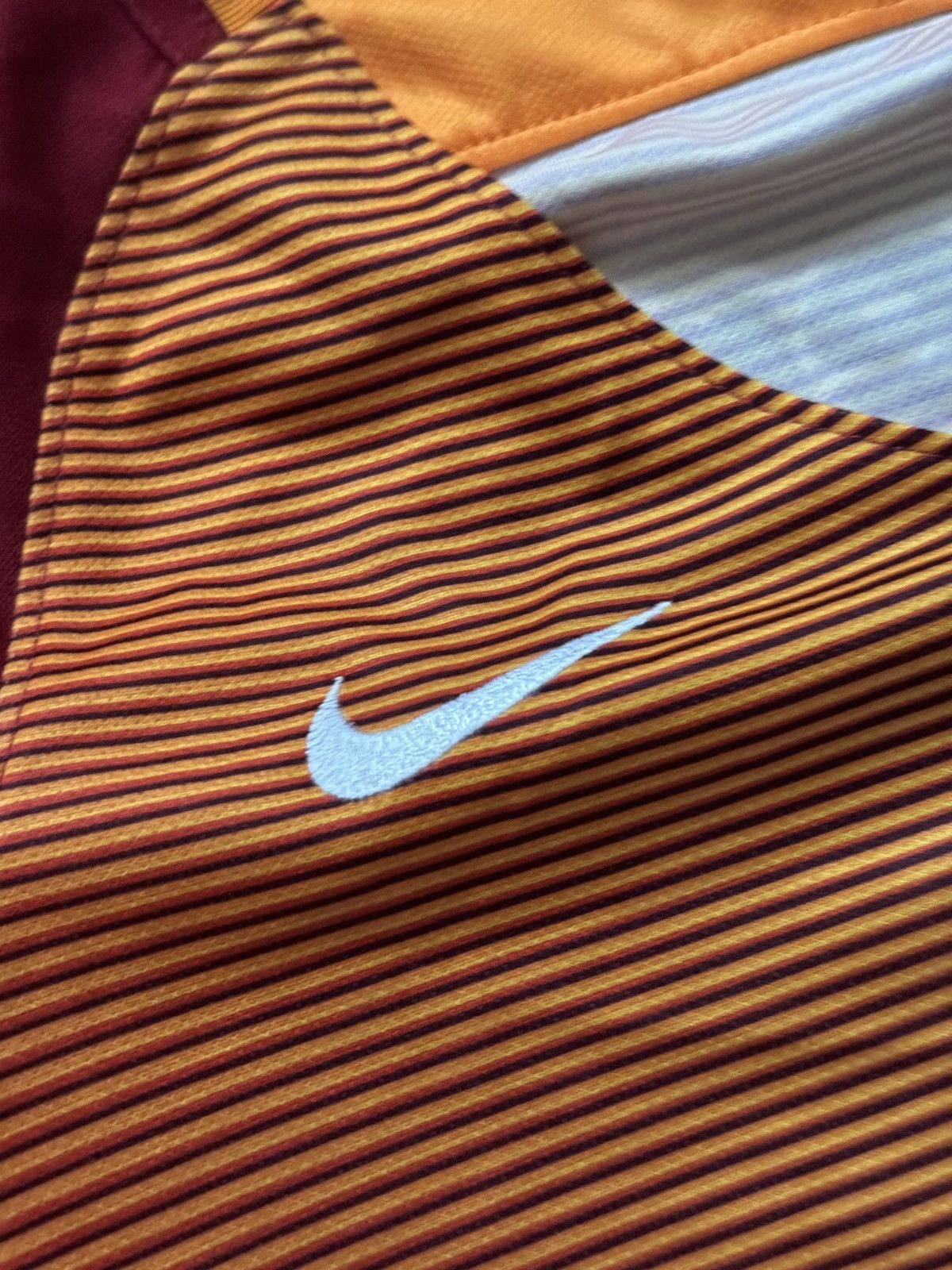 Nike × Vintage Nike galatasaray Wmns XS home jersey tee T-shirt 777112-630 Size XS / US 0-2 / IT 36-38 - 7 Thumbnail