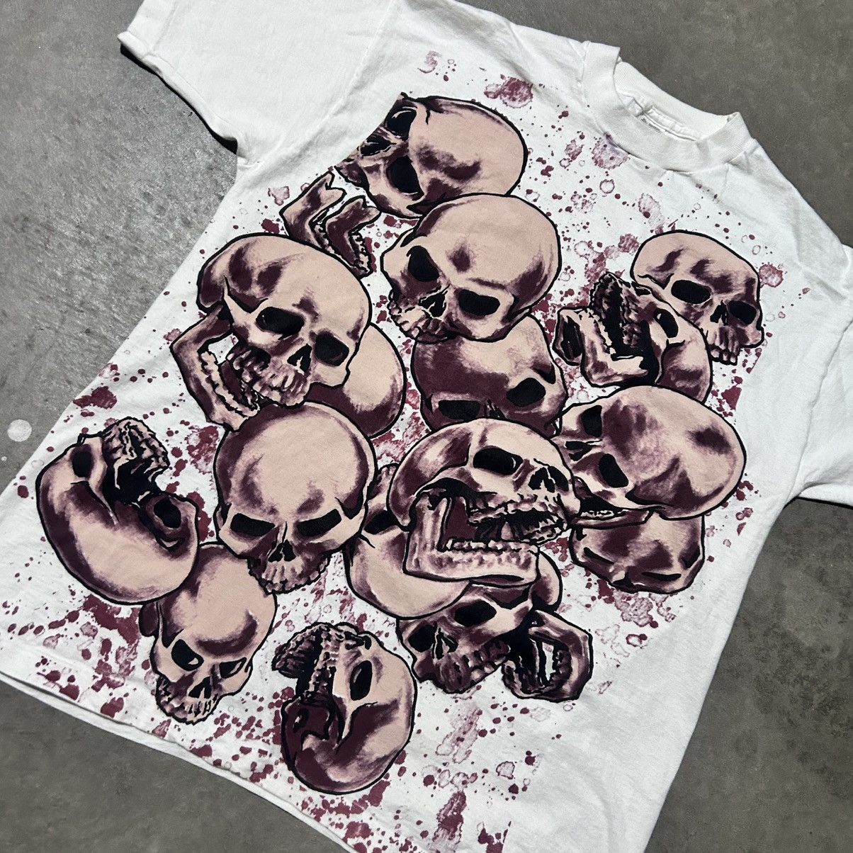 Fruit Of The Loom 90s skull pile all over print tee shirt Size US XL / EU 56 / 4 - 3 Thumbnail