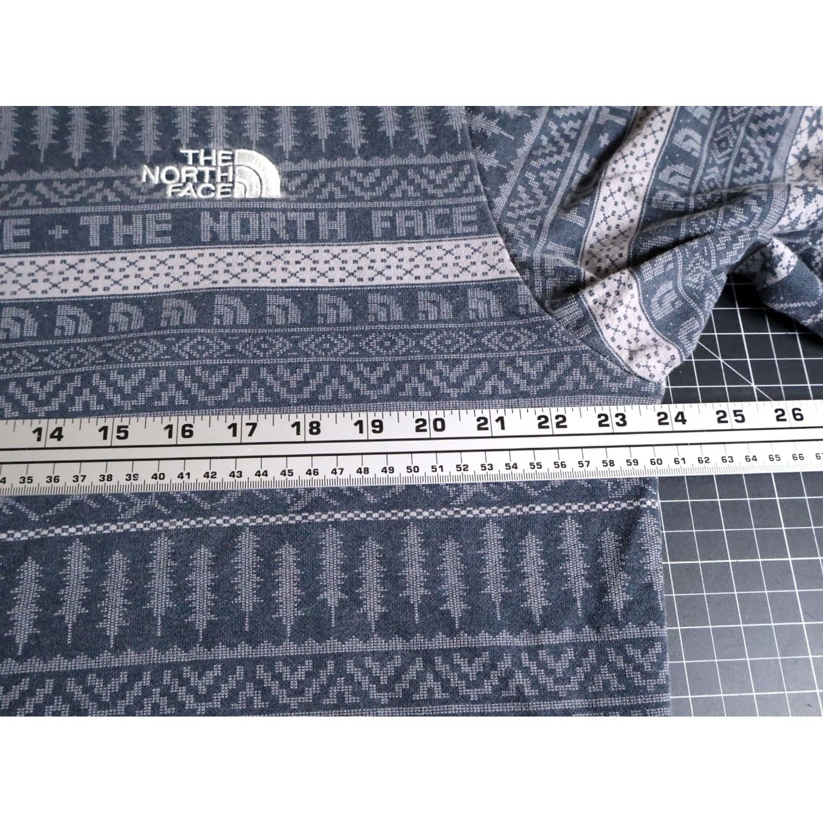 The North Face VINTAGE? No — The North Face Sweatshirt Men L Blue Fair Isle Pattern Embroidered Geometric Size US L / EU 52-54 / 3 - 4 Thumbnail