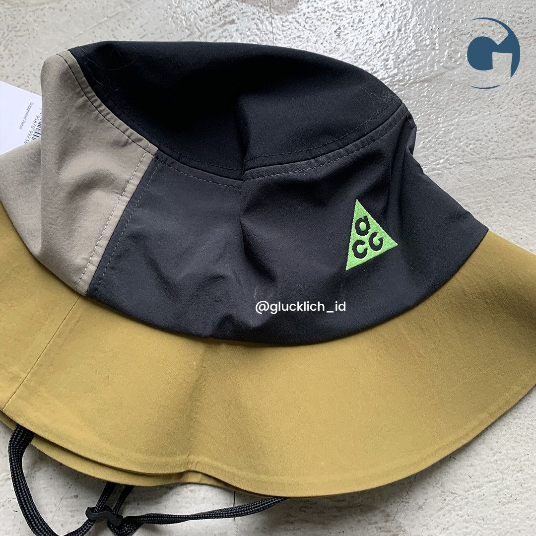 Nike ACG Nike ACG, Bucket Hat in Off Noir/Ghost Green Size 40 - 4 Thumbnail