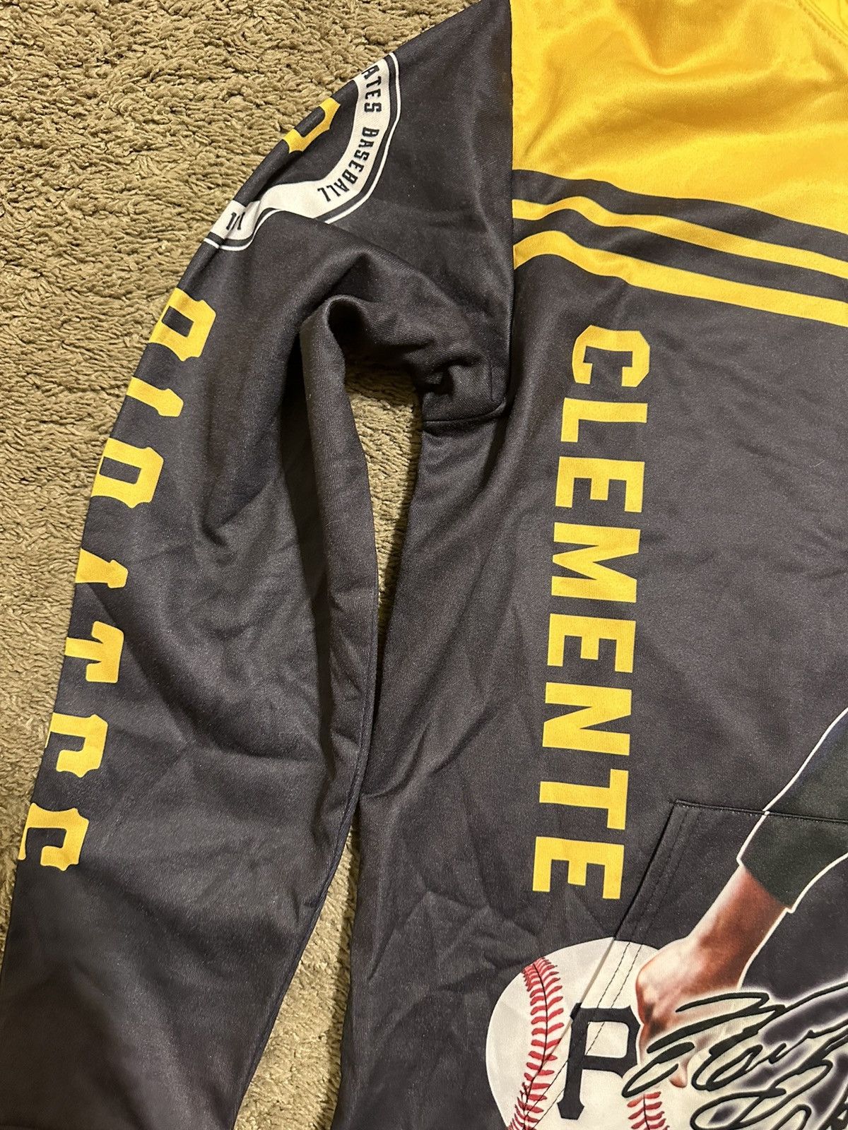 Nike × Vintage Vintage MLB Pirates “Clemente” Hoodie 00s size medium Size US M / EU 48-50 / 2 - 3 Thumbnail