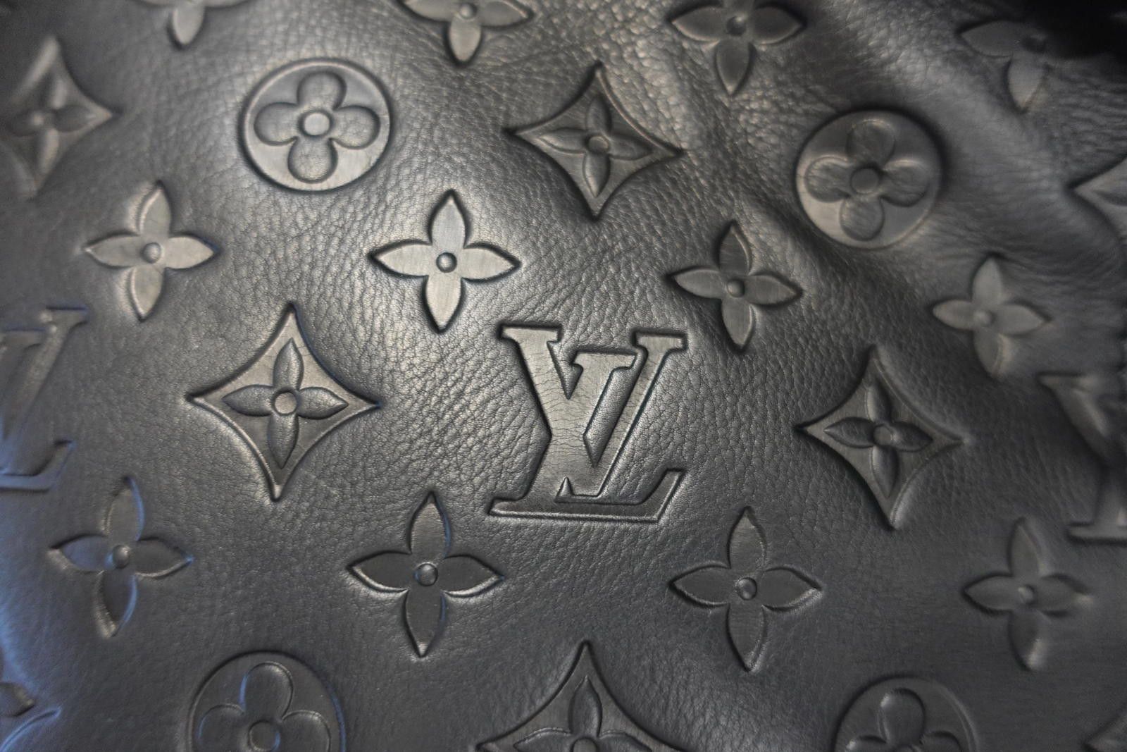 Louis Vuitton Louis Vuitton Leather and Shearling Business Coat Size US L / EU 52-54 / 3 - 5 Thumbnail