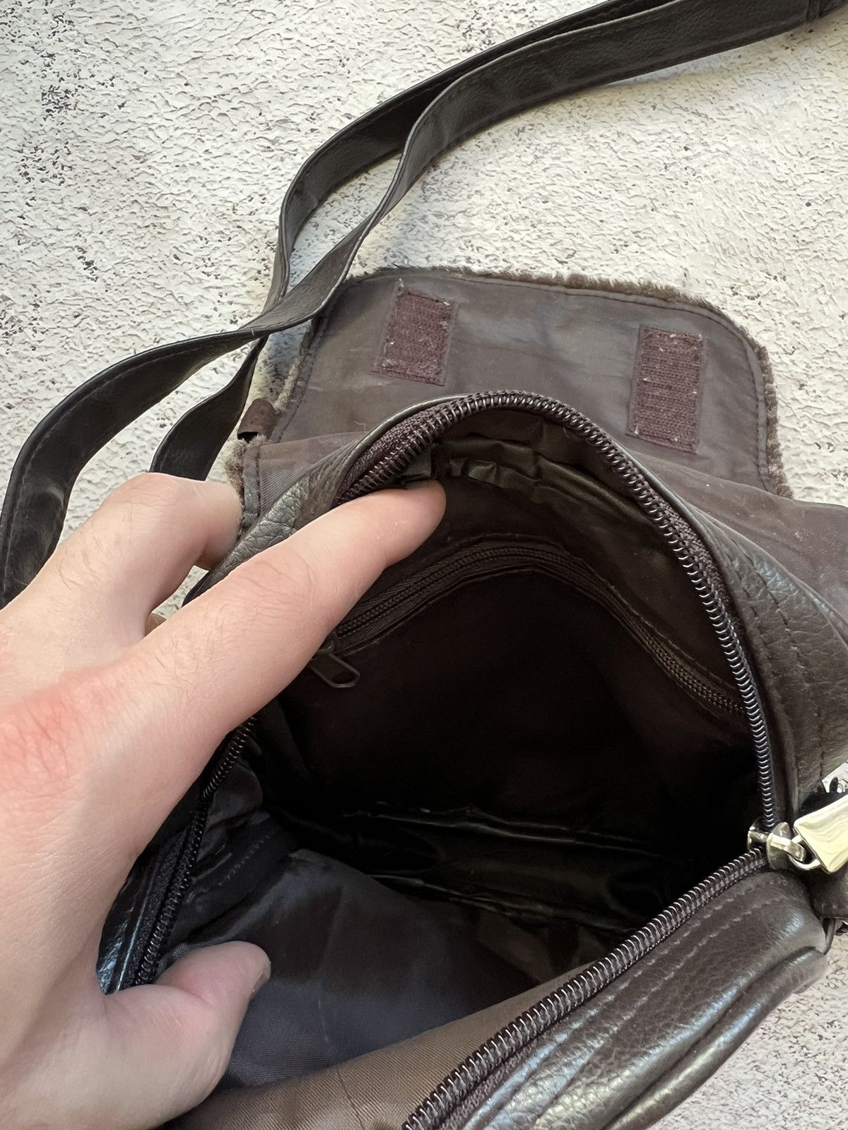 Lonsdale × Vintage Y2K Vintage Lonsdale Faux Fur Shaggy Messenger Bag Size ONE SIZE - 7 Thumbnail
