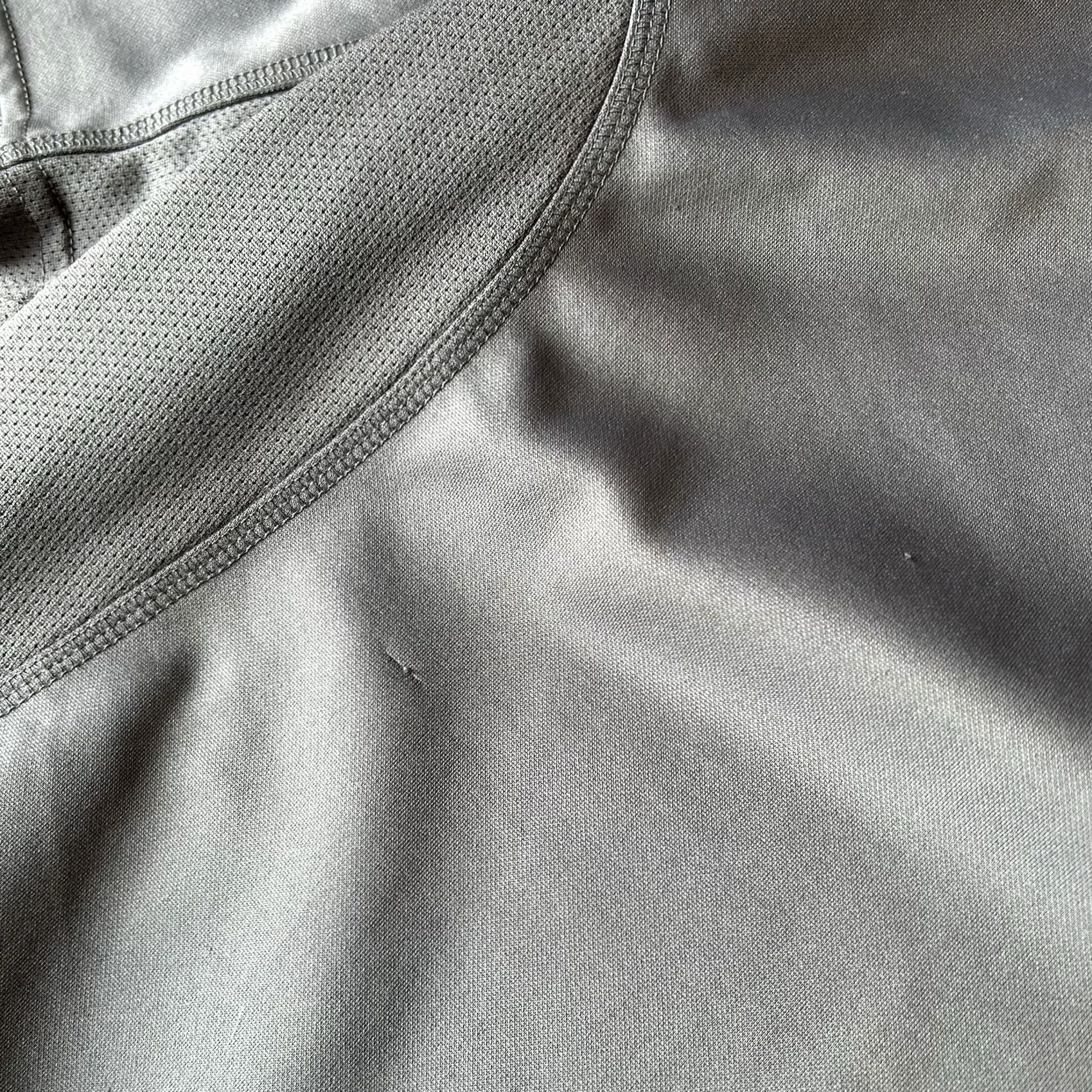Nike Nike Essentials Center Swoosh Performance Shirt Gray 2XL Mens Short Sleeve Polyester Distressed 2000s Vintage Nike Shirt Size US XXL / EU 58 / 5 - 5 Thumbnail