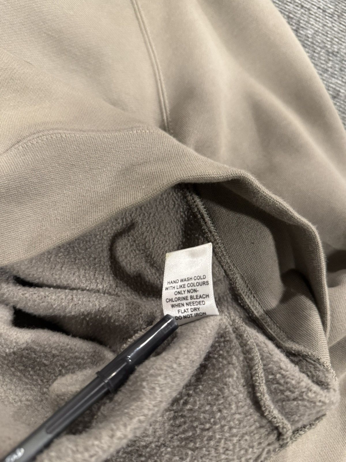 Essentials × Fear of God FW20 Fear of God Essentials ‘Cement’ Hoodie Size US S / EU 44-46 / 1 - 5 Thumbnail