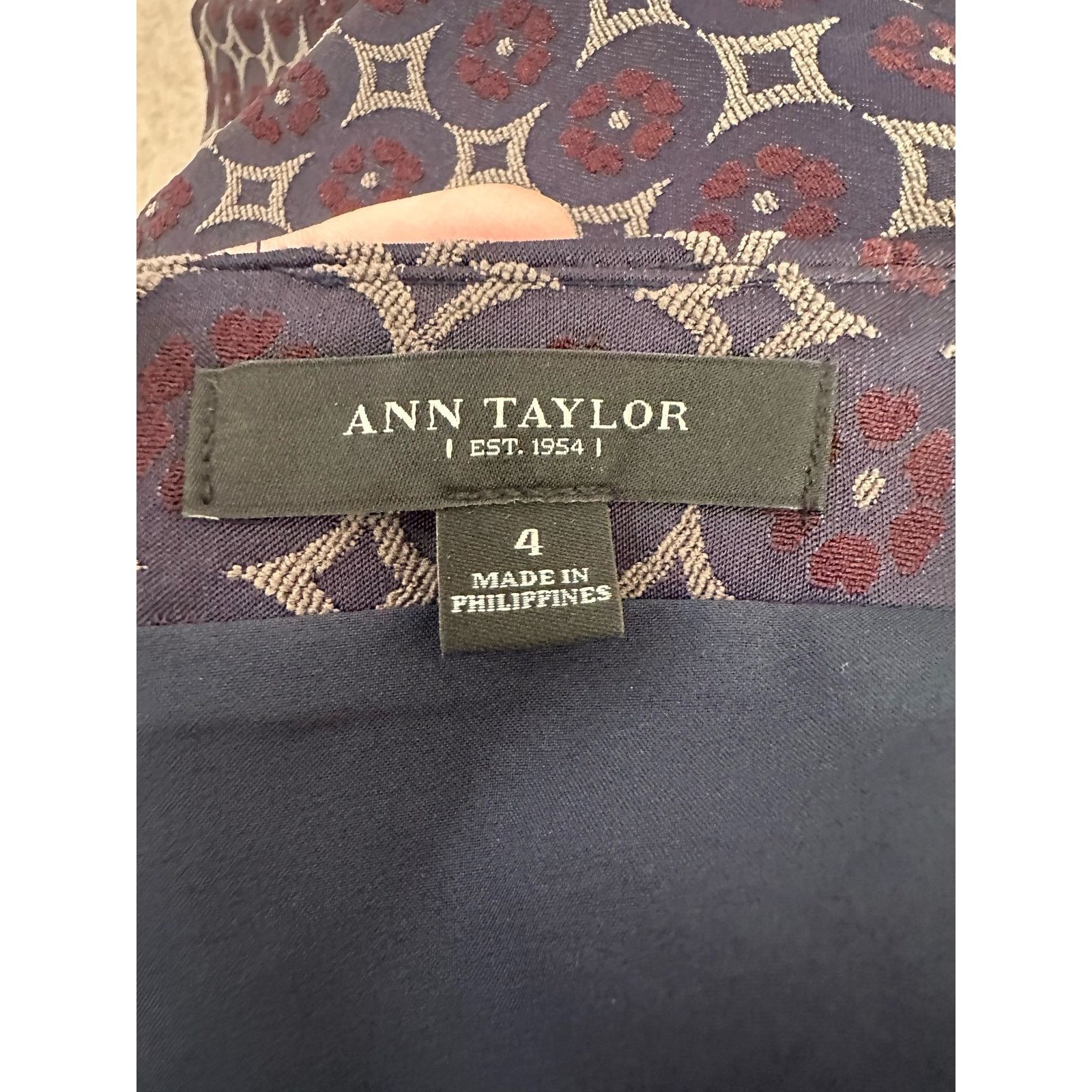 Ann Taylor ANN TAYLOR Navy Blue Red Floral Geo Circle Pencil Skirt SZ 4 Size 30" / US 8 / IT 44 - 4 Thumbnail