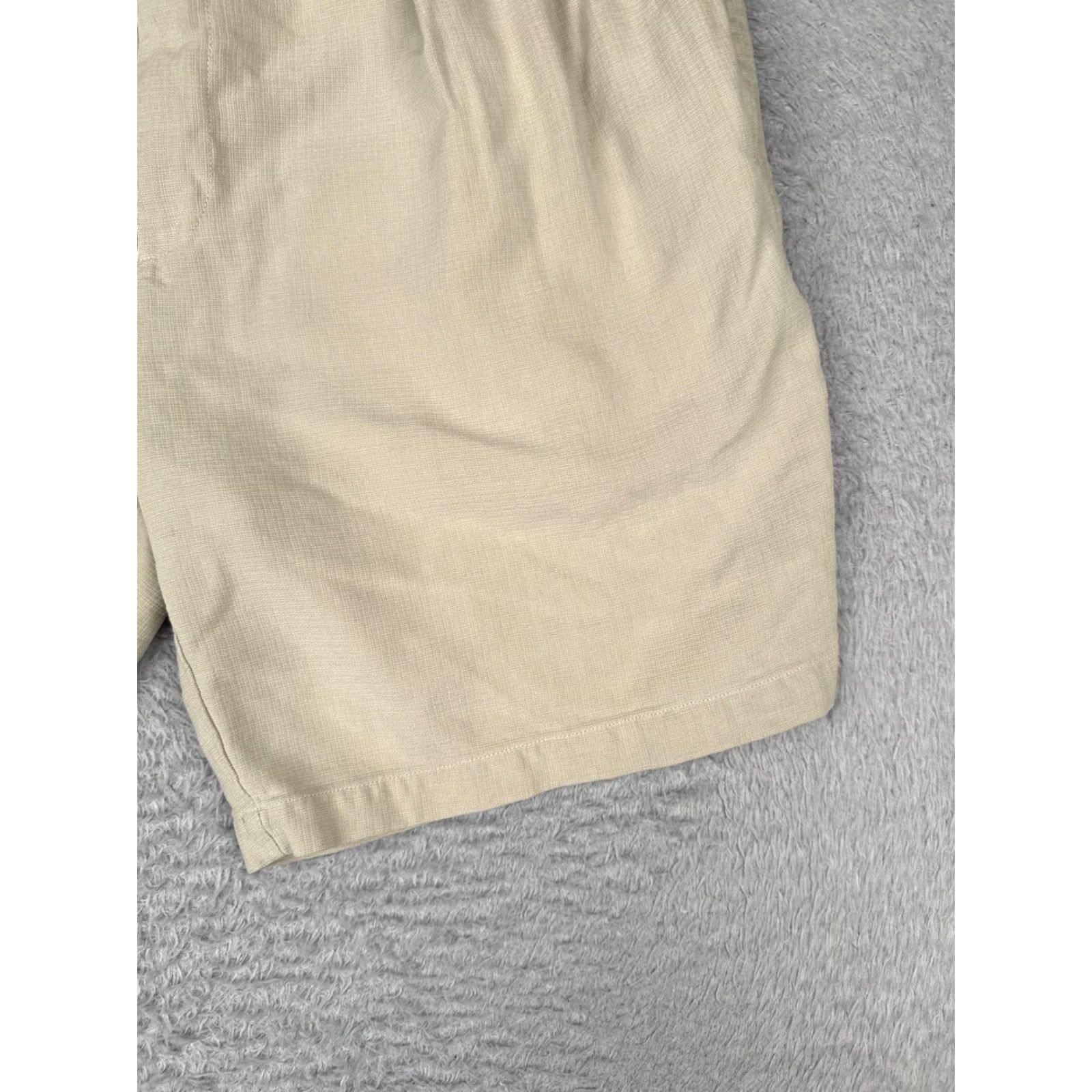 Tommy Bahama Tommy Bahama Shorts Mens 36 Khaki 100% Silk Pleated Chino Relax Resort 36x9 Size US 36 / EU 52 - 2 Thumbnail
