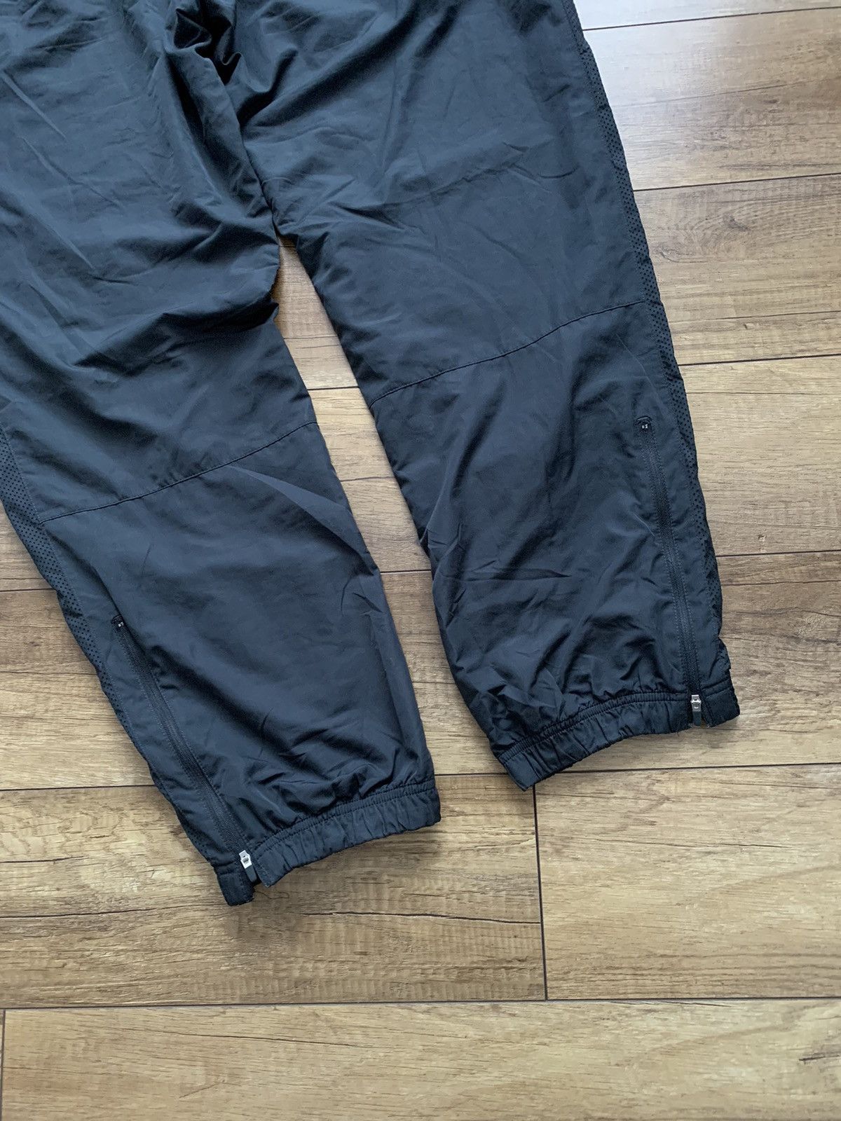 Vintage Nike Nylon Track Pants Vintage Y2K Logo Swoosh Size US 36 / EU 52 - 8 Thumbnail