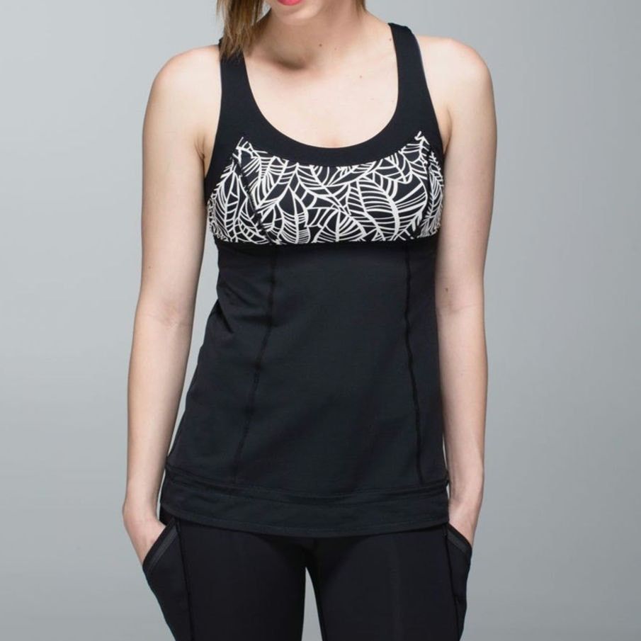 Lululemon EUC Lululemon Run: Ta Ta Topper Top Sz. 6 Pretty Palm Black Size M / US 6-8 / IT 42-44 - 4 Thumbnail