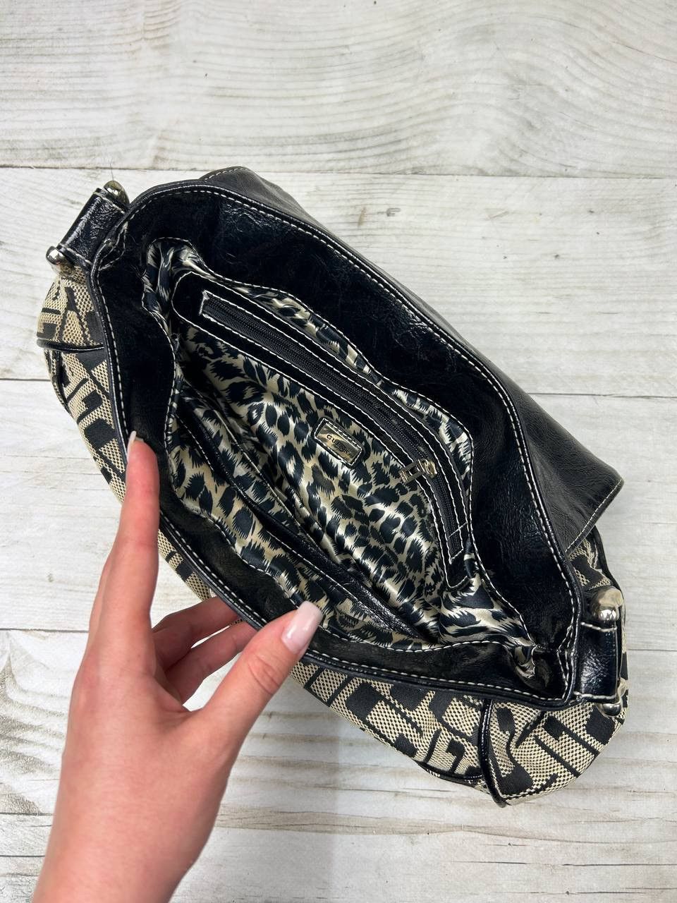 Guess Vintage Guess Leather Monogram Shoulder Bag Y2K Size ONE SIZE - 20 Thumbnail