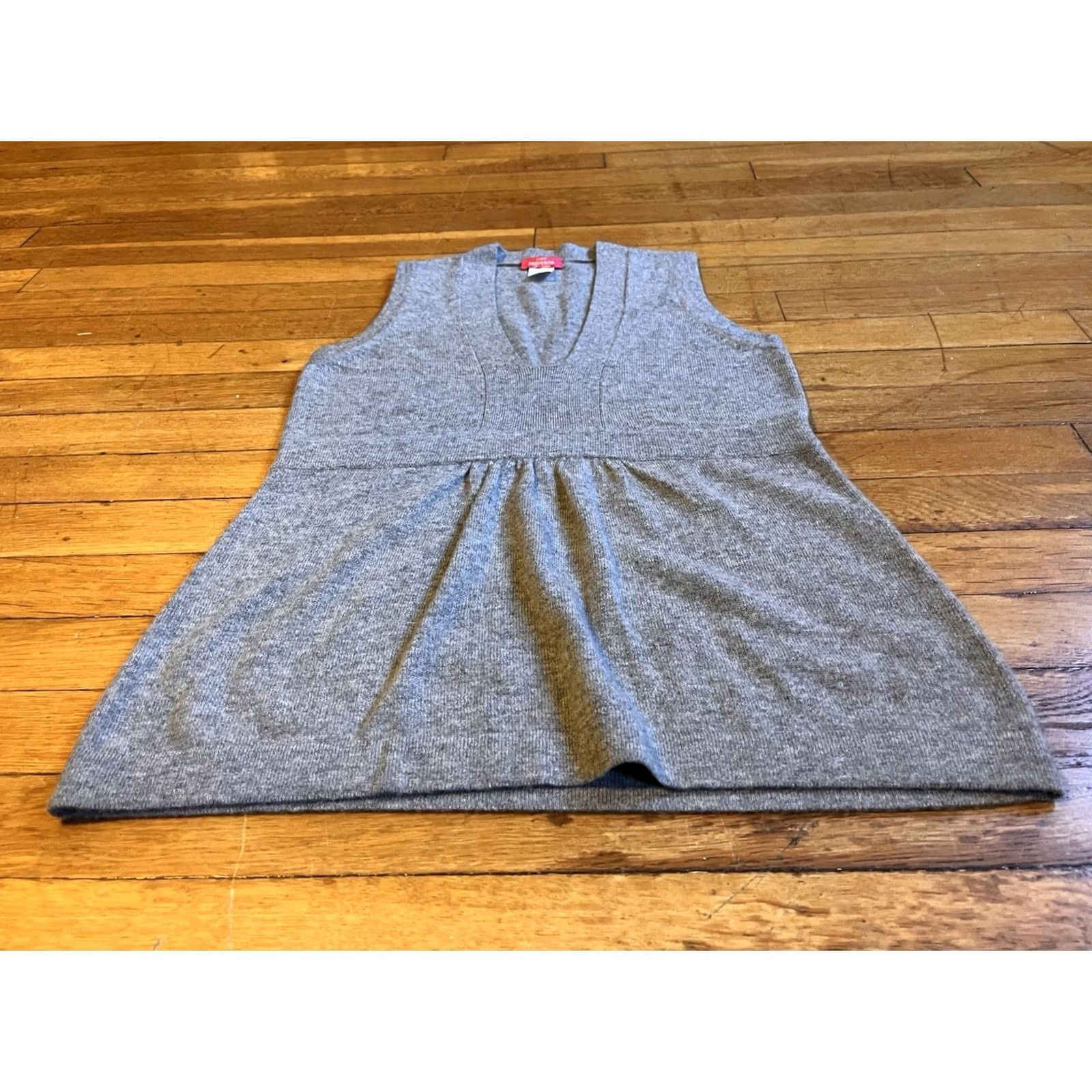 J.Crew J.CREW Preferita 100% Cashmere Deep V-Neck Sweater Vest Women’s Small Gray Vest, 100% Cashmere, Gray, S, Women, V-Neck, Sleeveless, Solid, Regular Fit Size S / US 4 / IT 40 - 2 Thumbnail