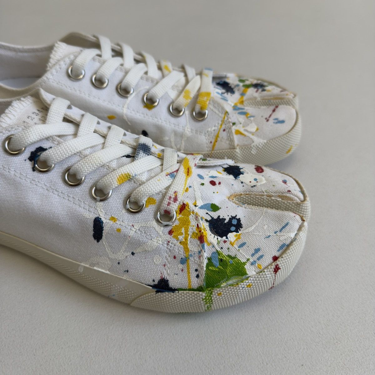 Maison Margiela S/S 19 ‘Paint Splat’ Canvas Tabi Sneakers Size US 7 / IT 37 - 13 Thumbnail