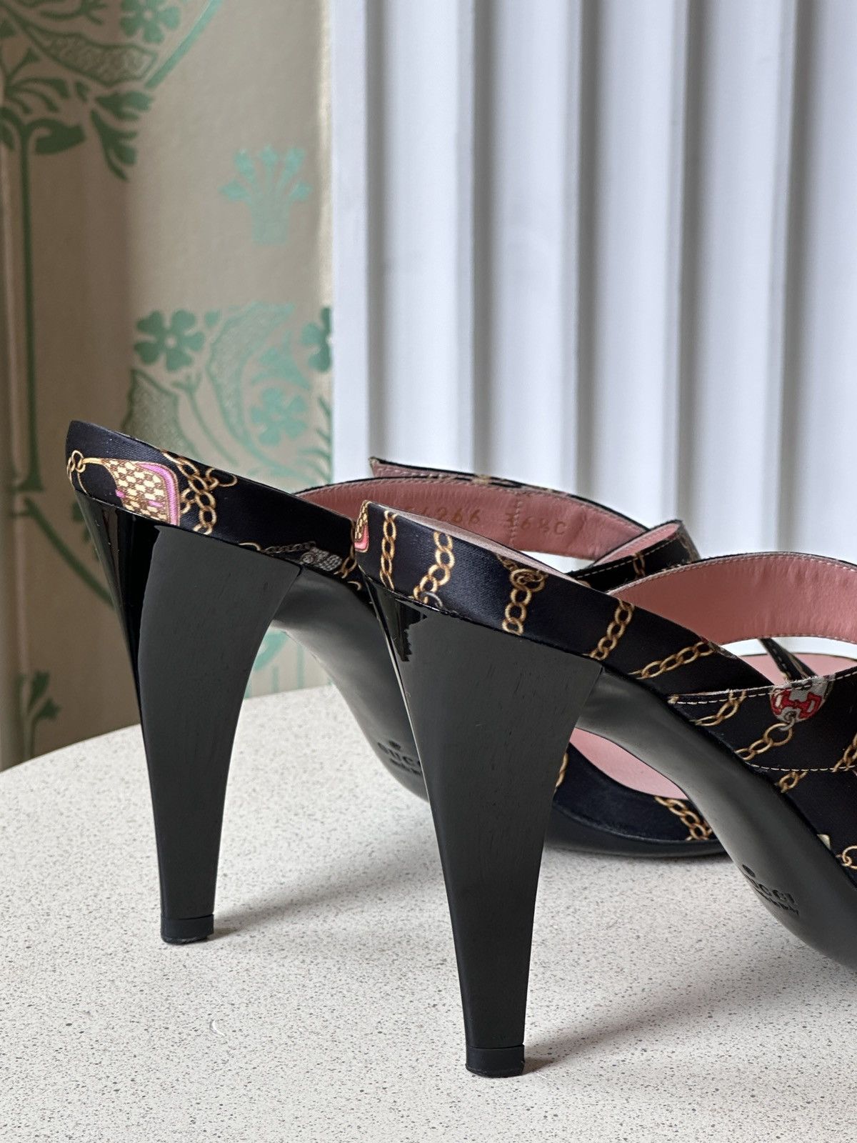 Gucci GUCCI Satin Chain Cross Strap Black Pink Sandals 36,5/6,5 Size US 6.5 / IT 36.5 - 12 Thumbnail