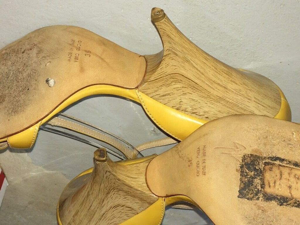 Giuseppe Zanotti Giuseppe Zanotti T-Strap Mustard Yellow Sandals W 5 (35) Size US 5 / IT 35 - 5 Thumbnail