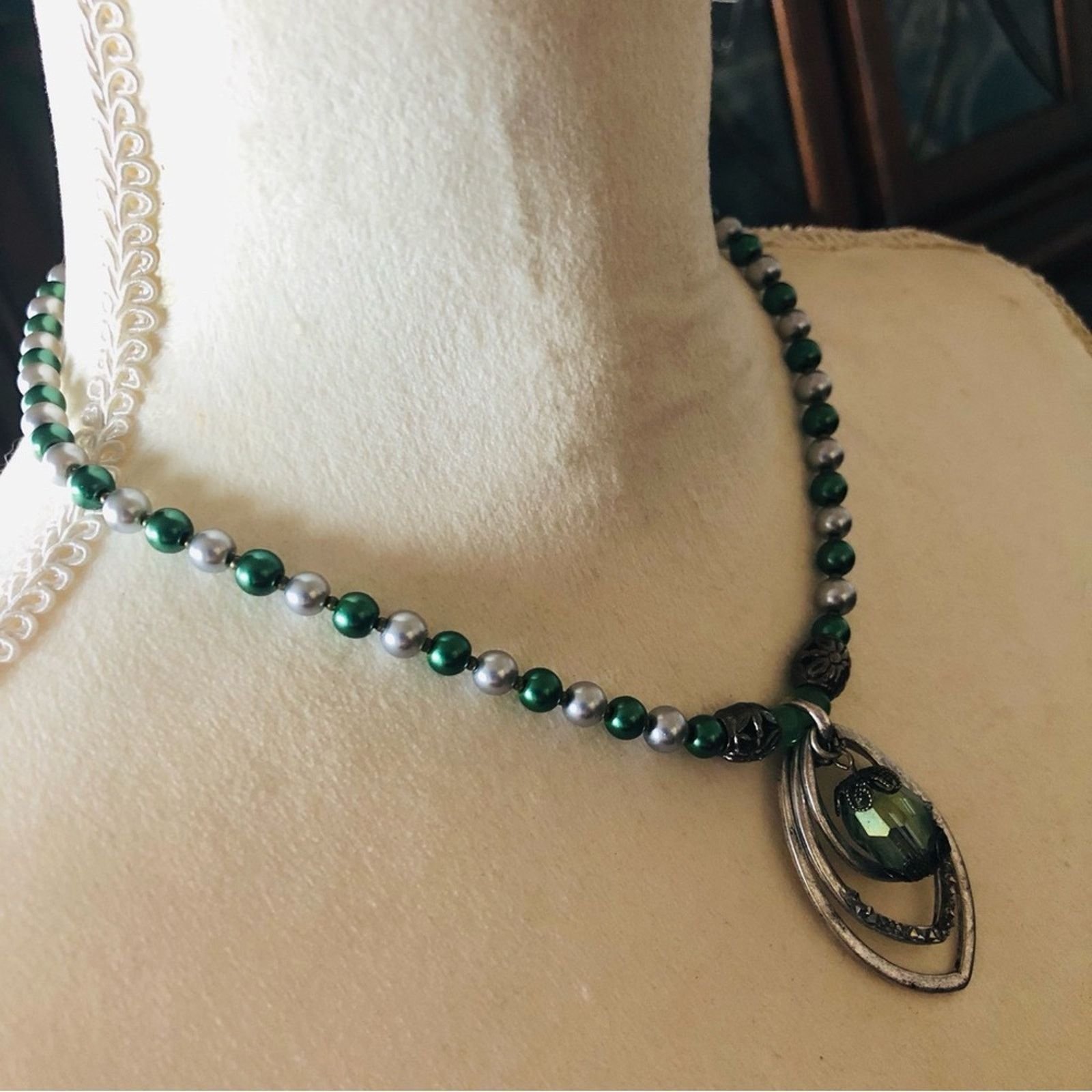 Handmade Handcrafted repurpose emerald & silver Pearl necklace Size ONE SIZE - 3 Thumbnail