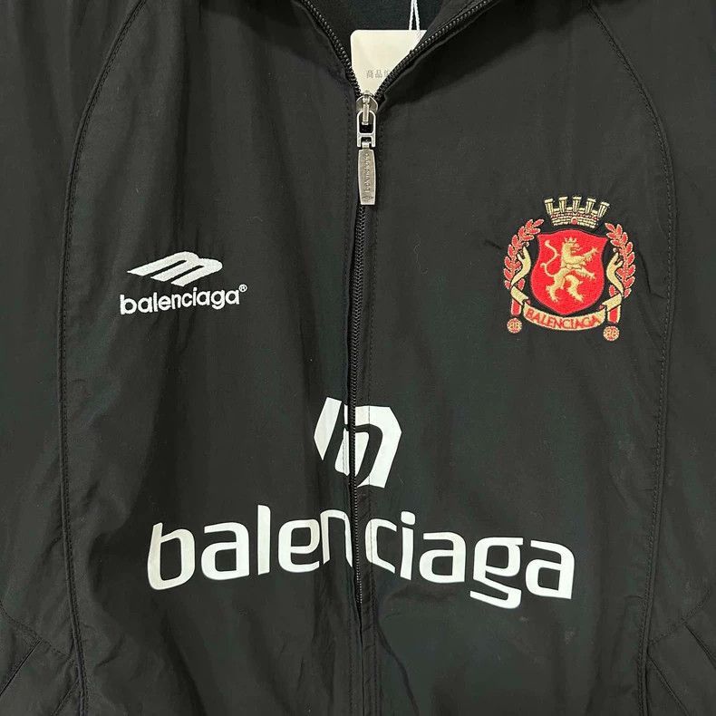 Balenciaga Balenciaga Soccer SS24 Manchester United 3b Embroidered Coa Size US M / EU 48-50 / 2 - 2 Thumbnail