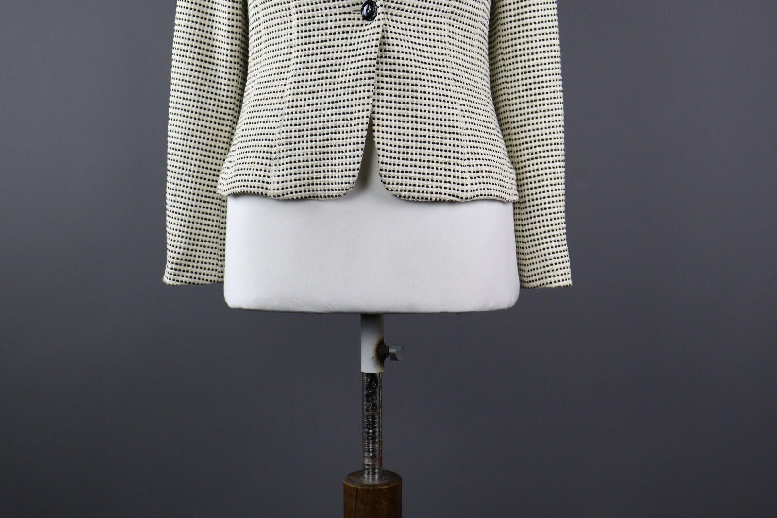 Designer Ladies Marc Cain Perforated Classic Basic Jacket Size 3 Size M / US 6-8 / IT 42-44 - 3 Thumbnail