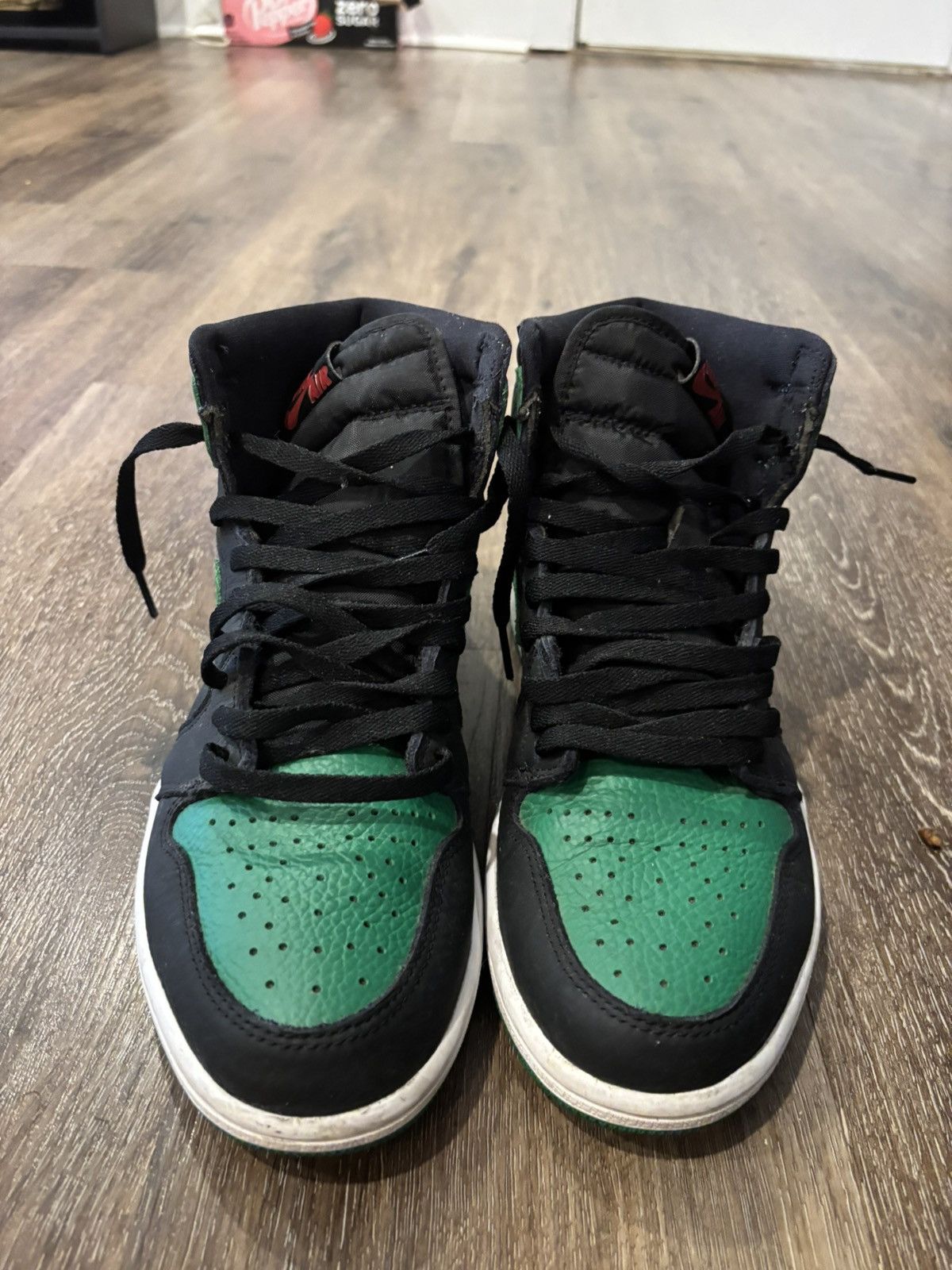 Jordan Brand × Nike Air Jordan 1 Retro High OG “Pine Green” Size US 9.5 / EU 42-43 - 4 Thumbnail