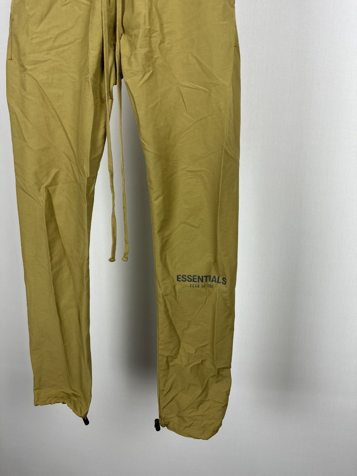 Fear of God FOG Essentials Nylon Track Pants Brown Size XS Size US 30 / EU 46 - 7 Thumbnail