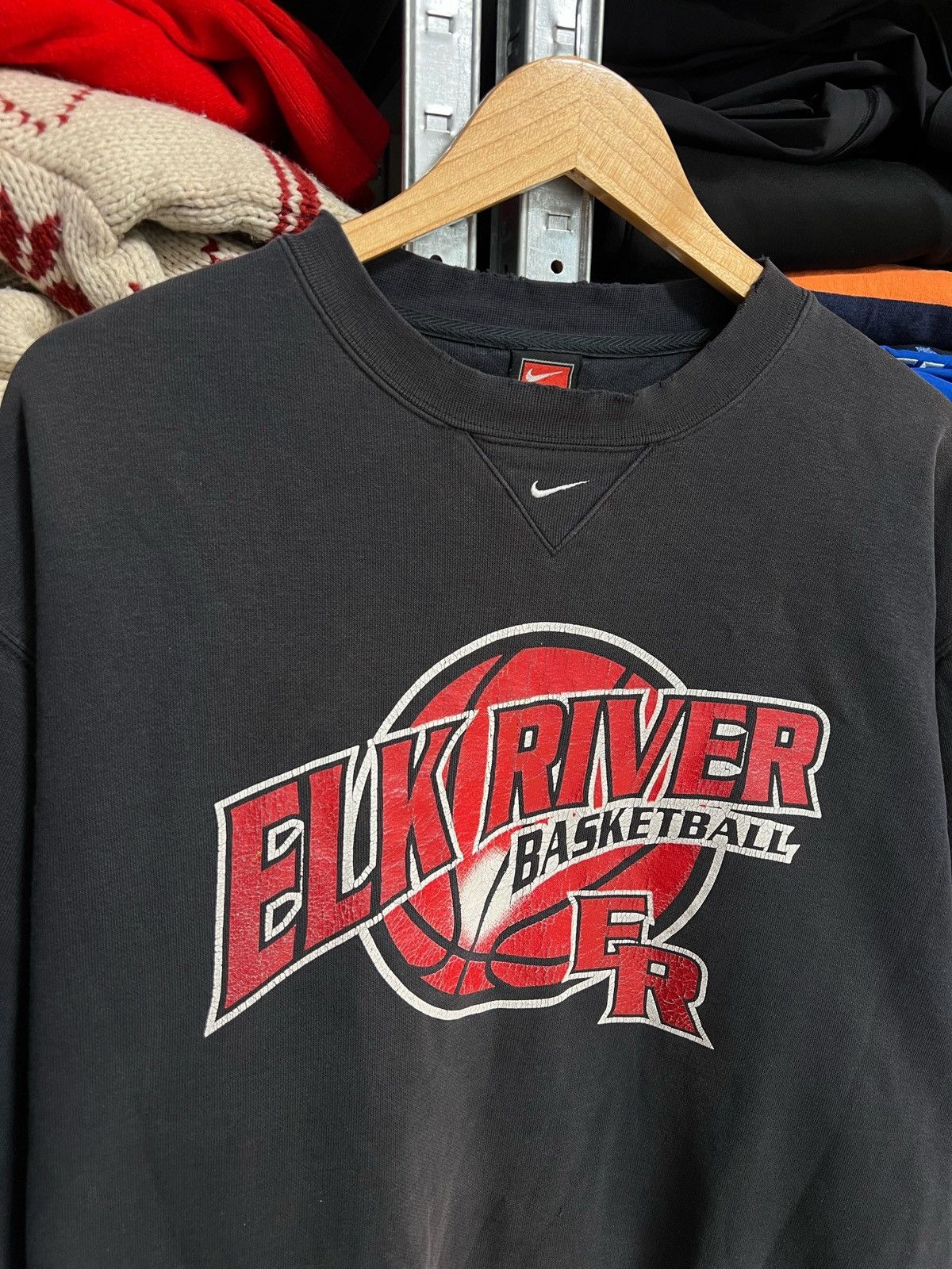 Nike × Vintage Vintage Nike Sweatshirt Elk River Basketball Crew Neck Sz L Size US L / EU 52-54 / 3 - 2 Thumbnail