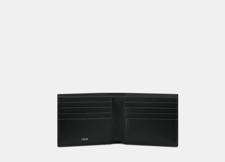 o1w1db10325 2ESBH0 Size: OS / Bifold Wallet in Black