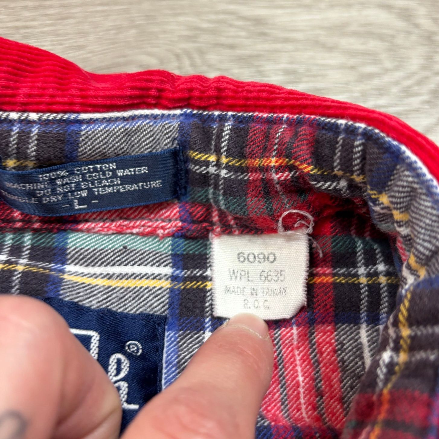 Vintage × Woolrich Woolen Mills Vintage Woolrich Corduroy Button Down Shirt Men's Large Size US L / EU 52-54 / 3 - 5 Thumbnail