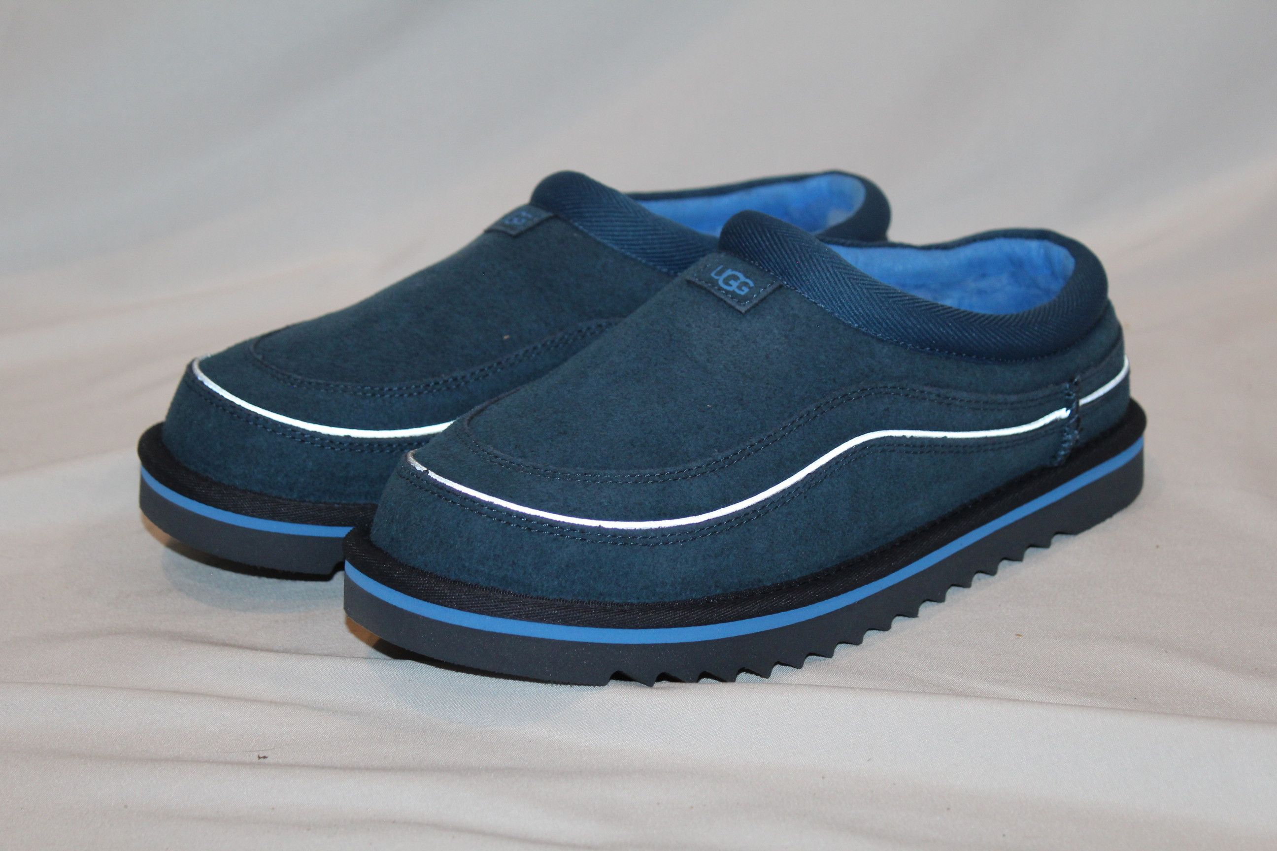 Ugg CALI WAVE SUEDE SHEARLING LINED SLIPPERS Size US 7 / EU 40 - 2 Thumbnail