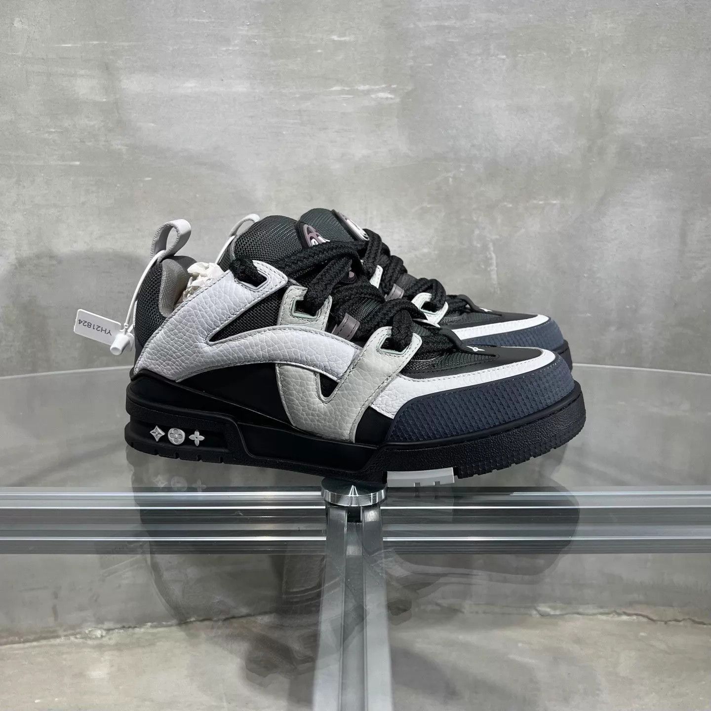 Louis Vuitton LV SKATE Black Grey UK7 Size US 9.5 / IT 39.5 - 2 Thumbnail