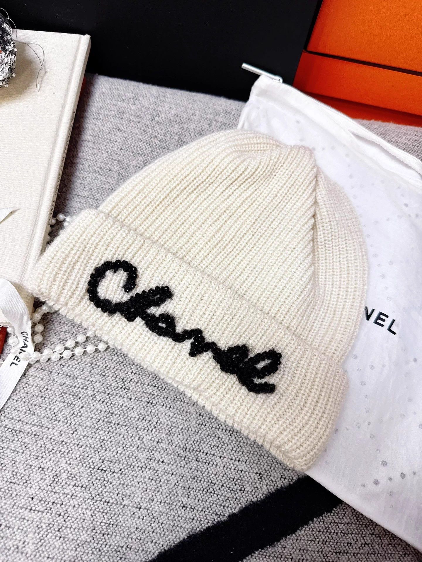 Chanel Chanel 21A White Black Pearl Emb Logo Beanie Size ONE SIZE - 1 Thumbnail