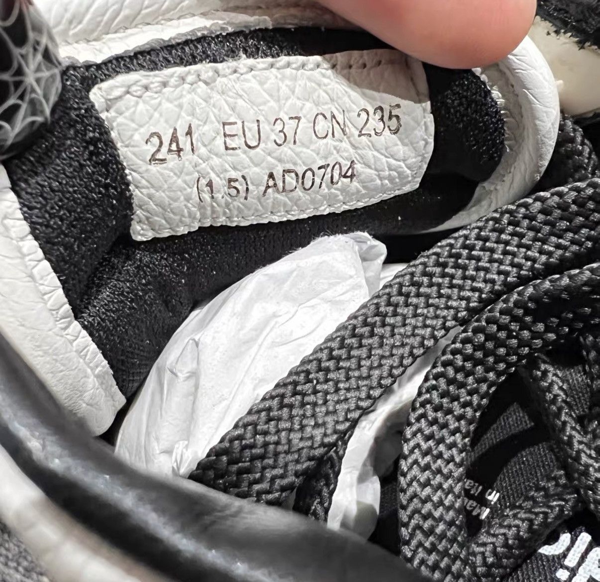 Acne Studios Acne Studios Black and White Panda Leather Sneakers J42 Size US 6 / IT 36 - 7 Thumbnail