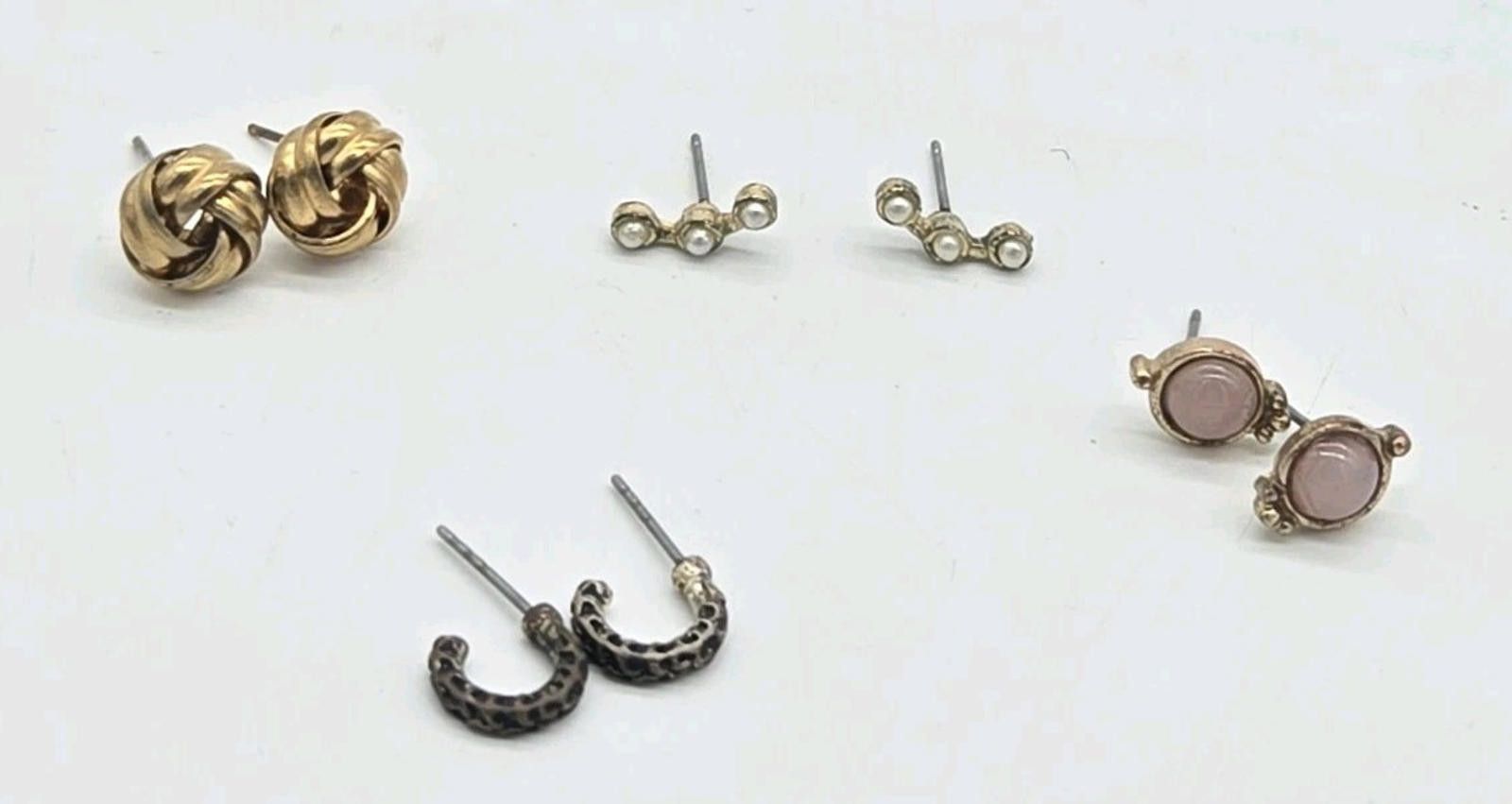 The Unbranded Brand Lot Of Random Vintage Earrings Pierced Small Earring 4 Pair Size ONE SIZE - 2 Thumbnail