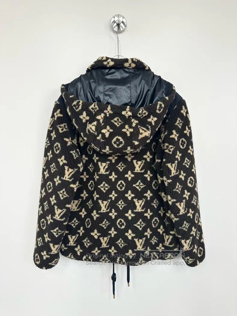 Louis Vuitton Louis Vuitton Teddy lambswool zip-up hooded jacket with fu Size XS / US 0-2 / IT 36-38 - 2 Thumbnail