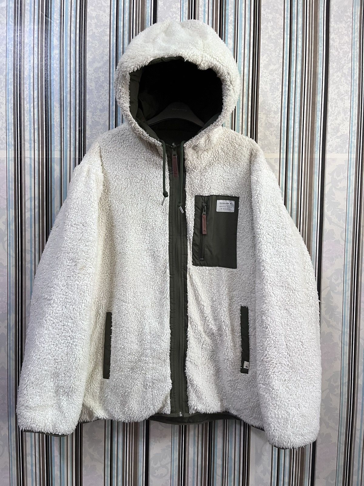 Quiksilver Quilted Fleece reversible hood radical paradise #E5 Size US L / EU 52-54 / 3 - 4 Thumbnail
