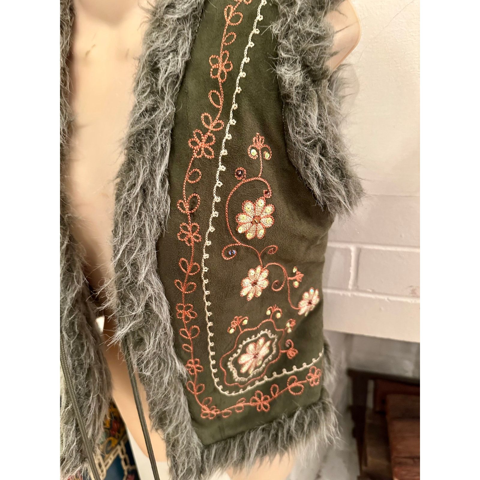 Miss Me Y2K NWT EMBELLISHED FAUX FUR SUEDE PENNY LANE VEST Size S / US 4 / IT 40 - 4 Thumbnail