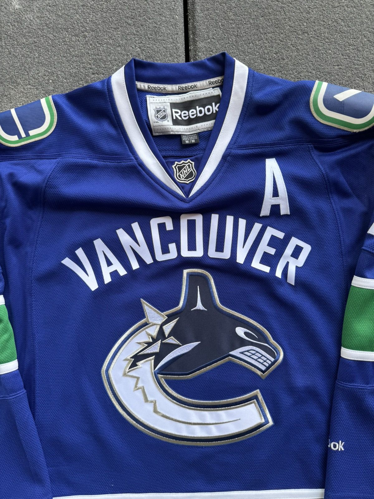 Reebok CRAZY VANCOUVER CANUCKS KESLER JERSEY Size US M / EU 48-50 / 2 - 4 Thumbnail