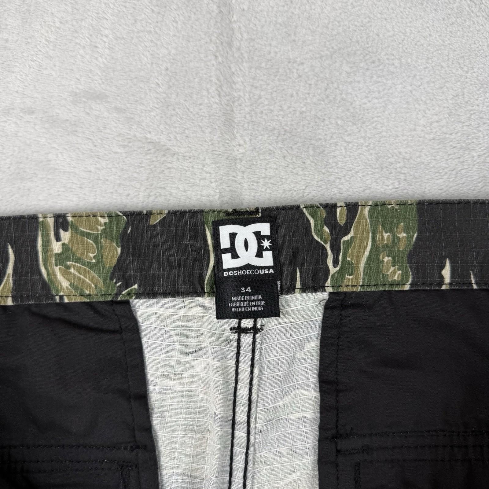 Other Y2K DC Shoes Camo Cargo Shorts Mens 34 Skate Streetwear Size US 34 / EU 50 - 4 Thumbnail