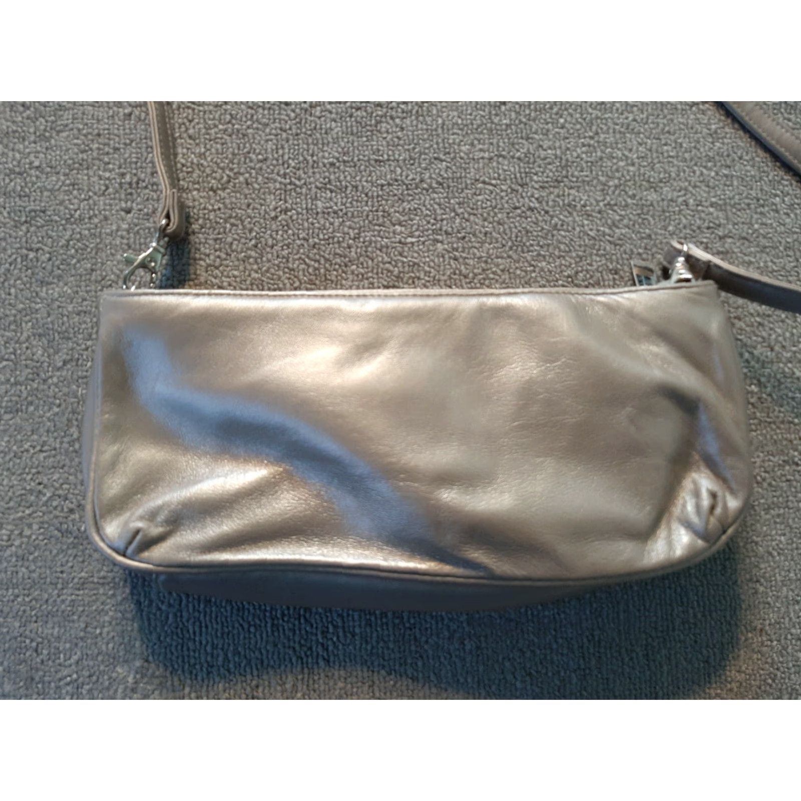 Worthington VINTAGE Worthington Shoulder Bag Womens Small Silver 11" Long 5.5" Tall Leather Zipper Strap RN 93677 Size ONE SIZE - 5 Thumbnail