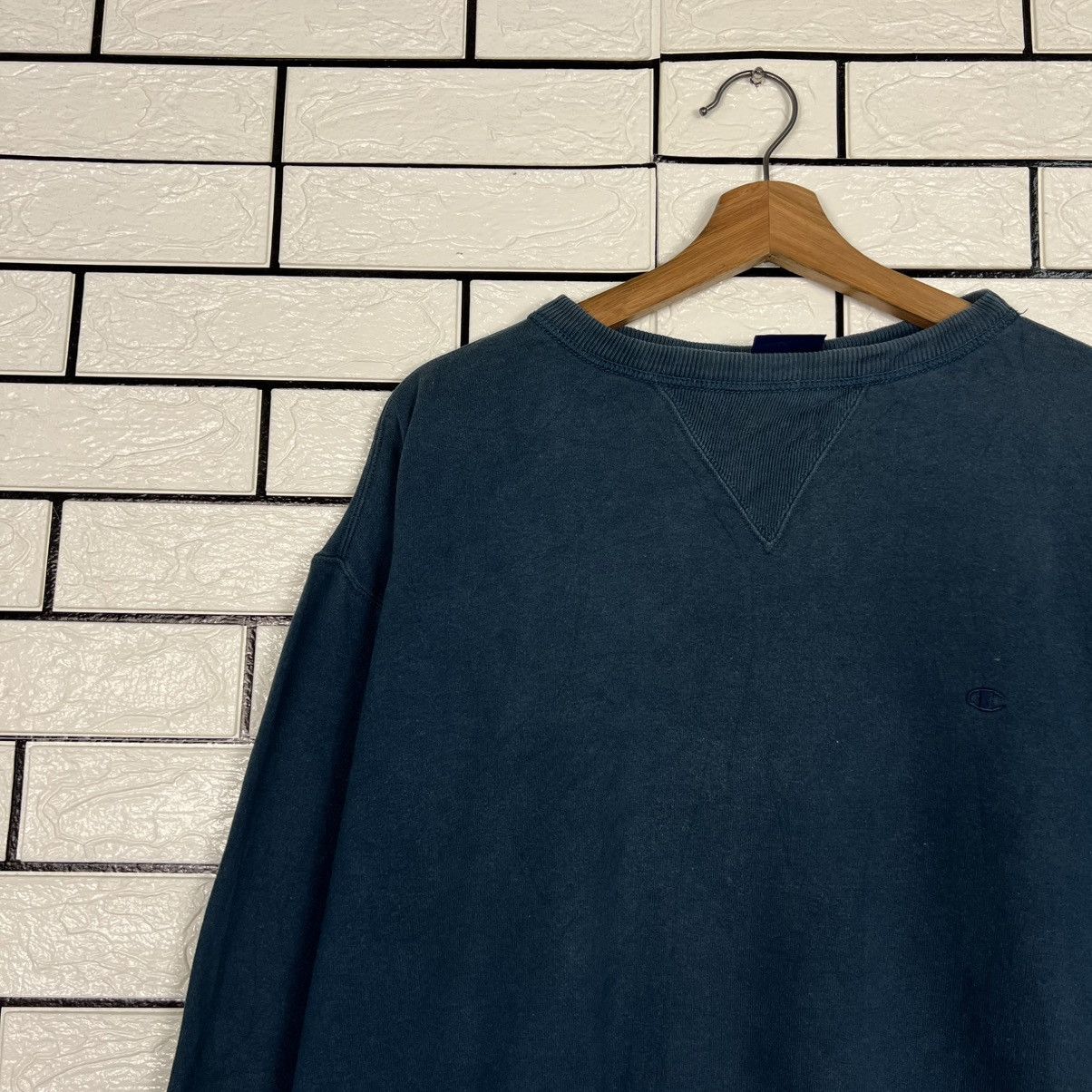 Champion Vintage CHAMPION PRODUCTS USA Crewneck Sweatshirt #4064-C185 Size US L / EU 52-54 / 3 - 3 Thumbnail