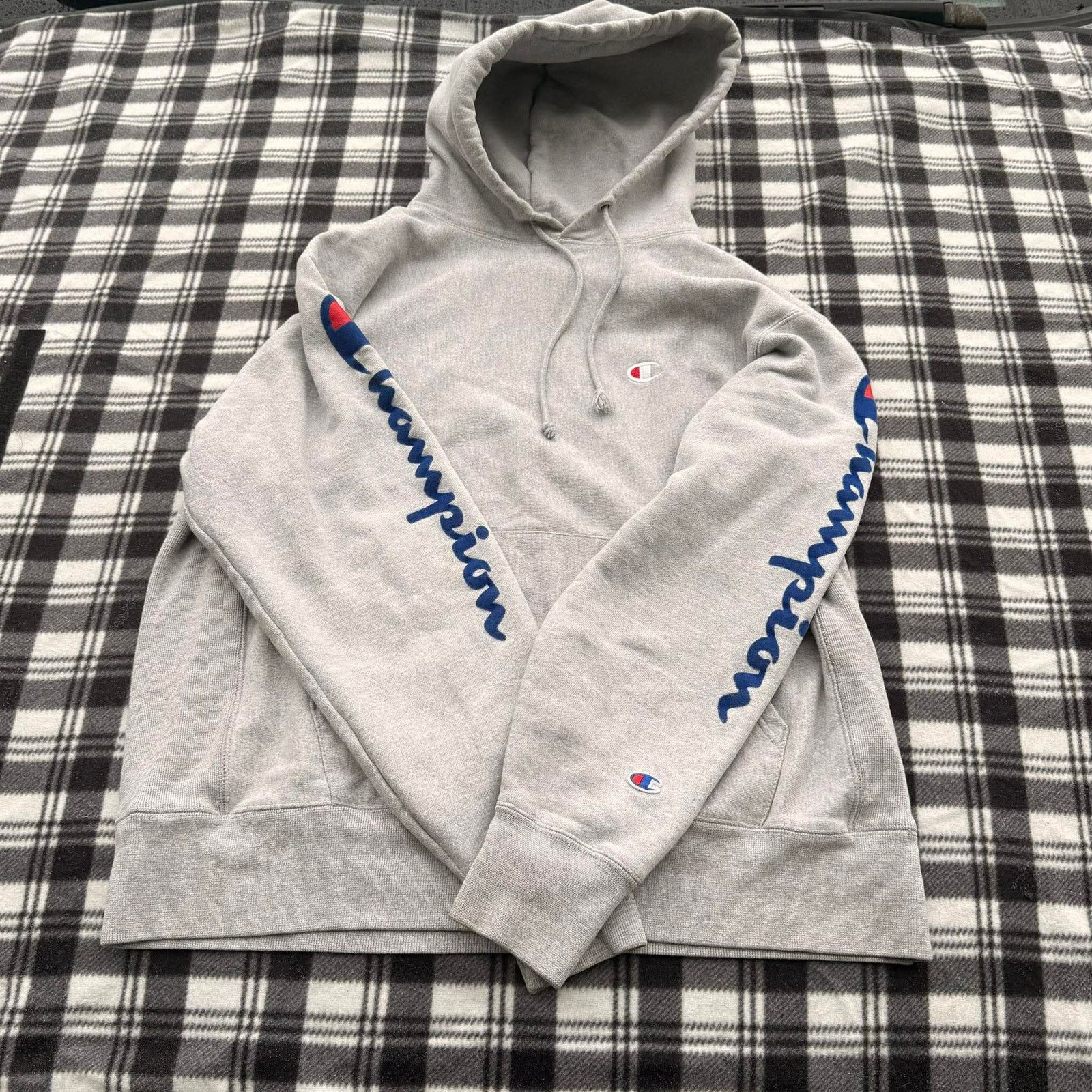 Champion Champion Reverse Weave Gray Hoodie Blue Sleeve Spell Out L Size US L / EU 52-54 / 3 - 1 Thumbnail