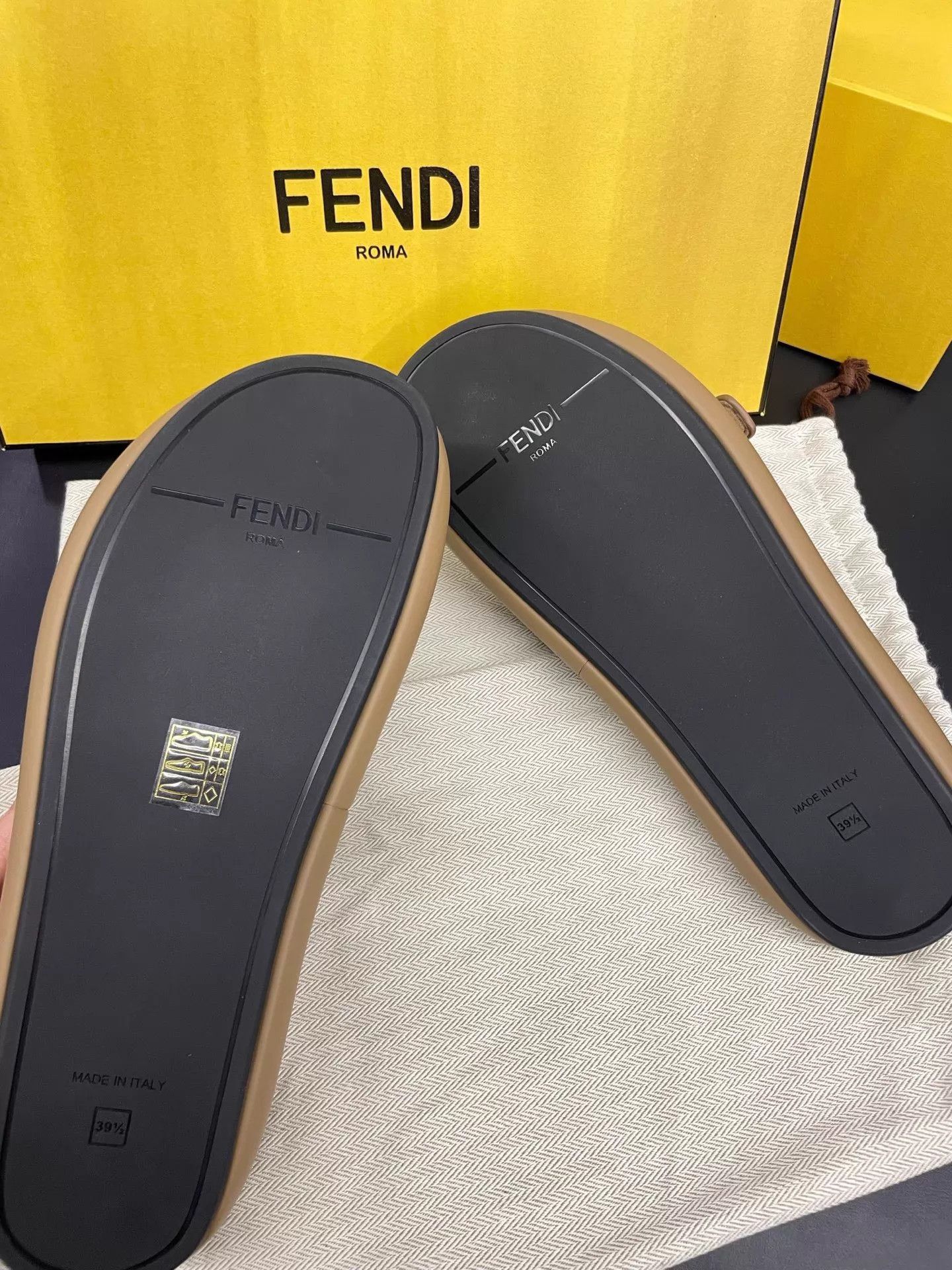 Fendi FENDI Wide Strap Logo Slide Sandal 39.5 Size US 9 / IT 39 - 6 Thumbnail